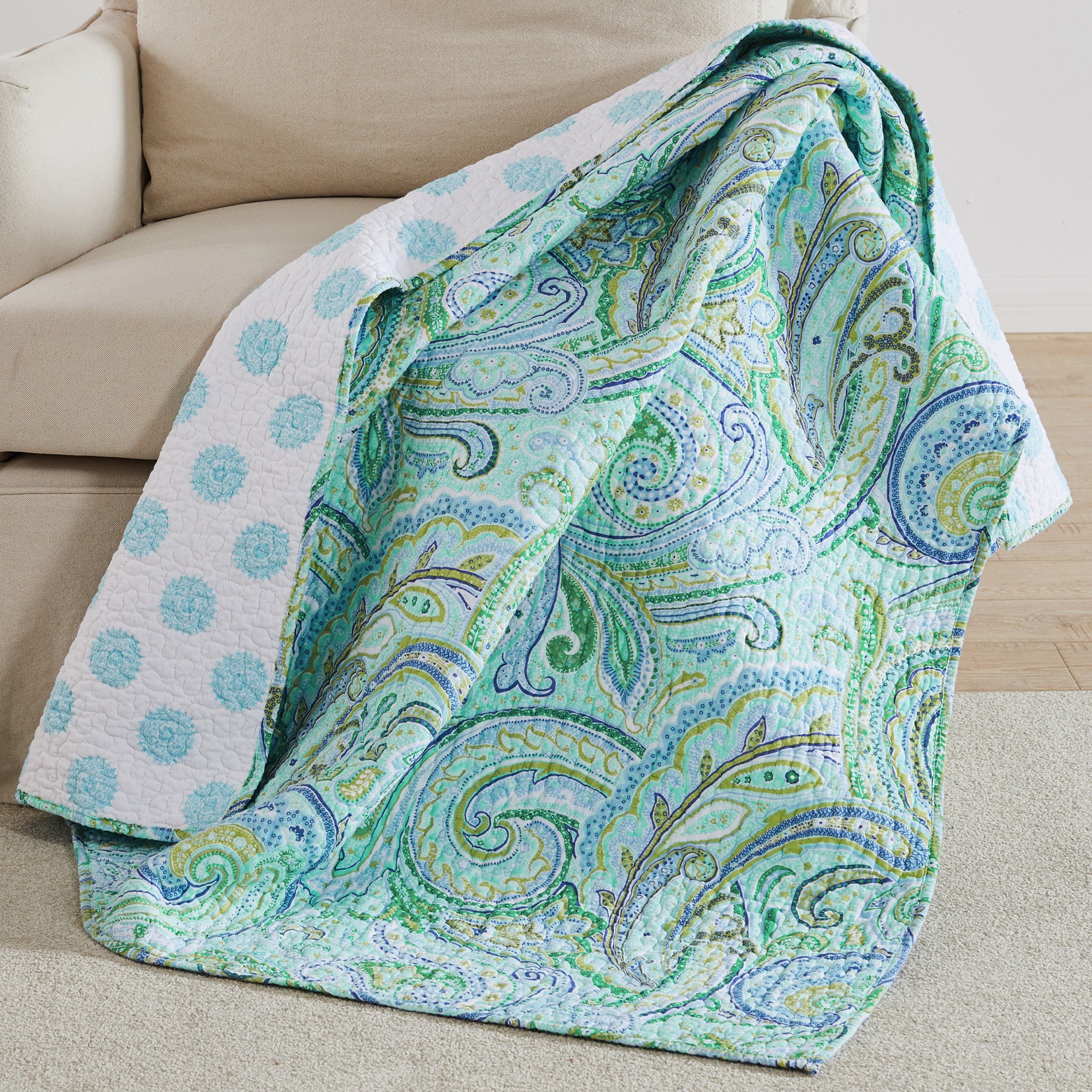 Cozy Spruce Green Quilted Throw Blanket - Soft & Warm Reversible Bedspread for Couch, Sofa, and Bed - Perfect for Winter Nights, Home Decor, and Gift Giving
