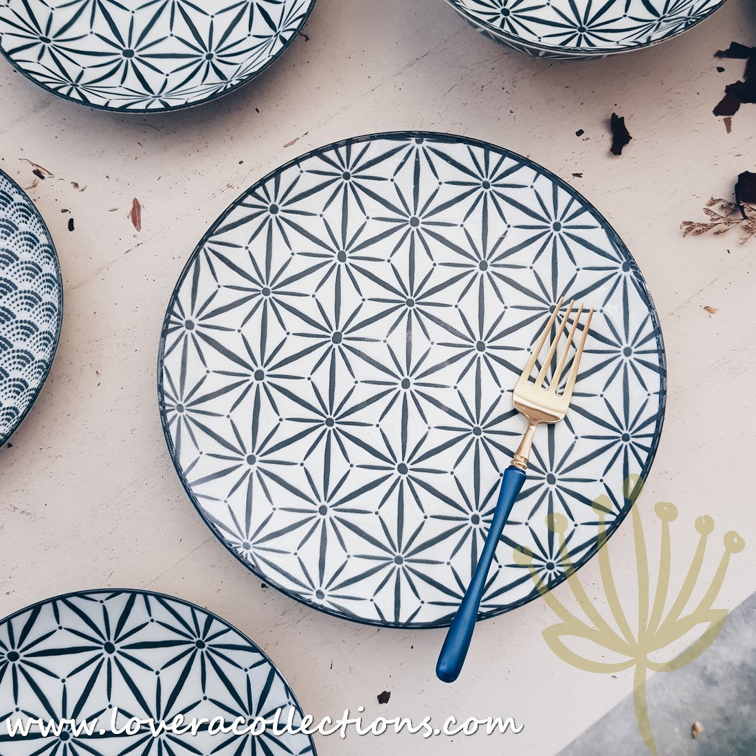 Awasaka Black & White Modern Stars Dinnerware Set - 12-Piece Porcelain Plates & Bowls - Elegant Dinnerware Collection for Home & Restaurant Use - Perfect for Holiday Dinners, Wedding Gifts & Daily Dining