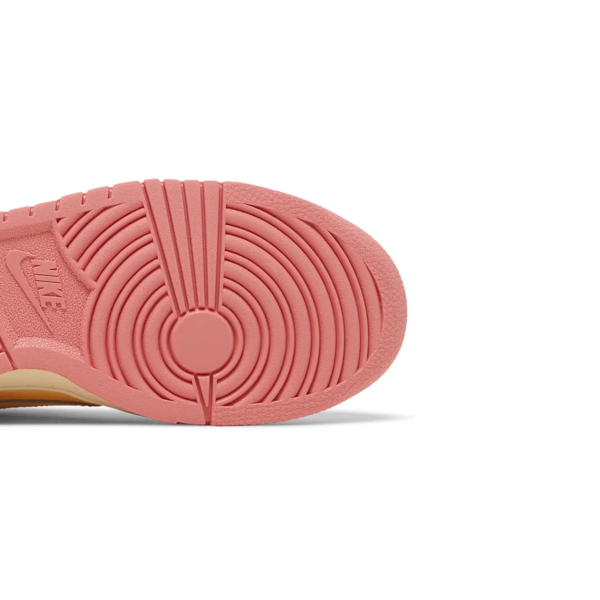 Nike Dunk Low 'Strawberry Peach Cream' GS Sneakers (2023) - Women's Retro Basketball Shoes for Casual Wear & Street Fashion