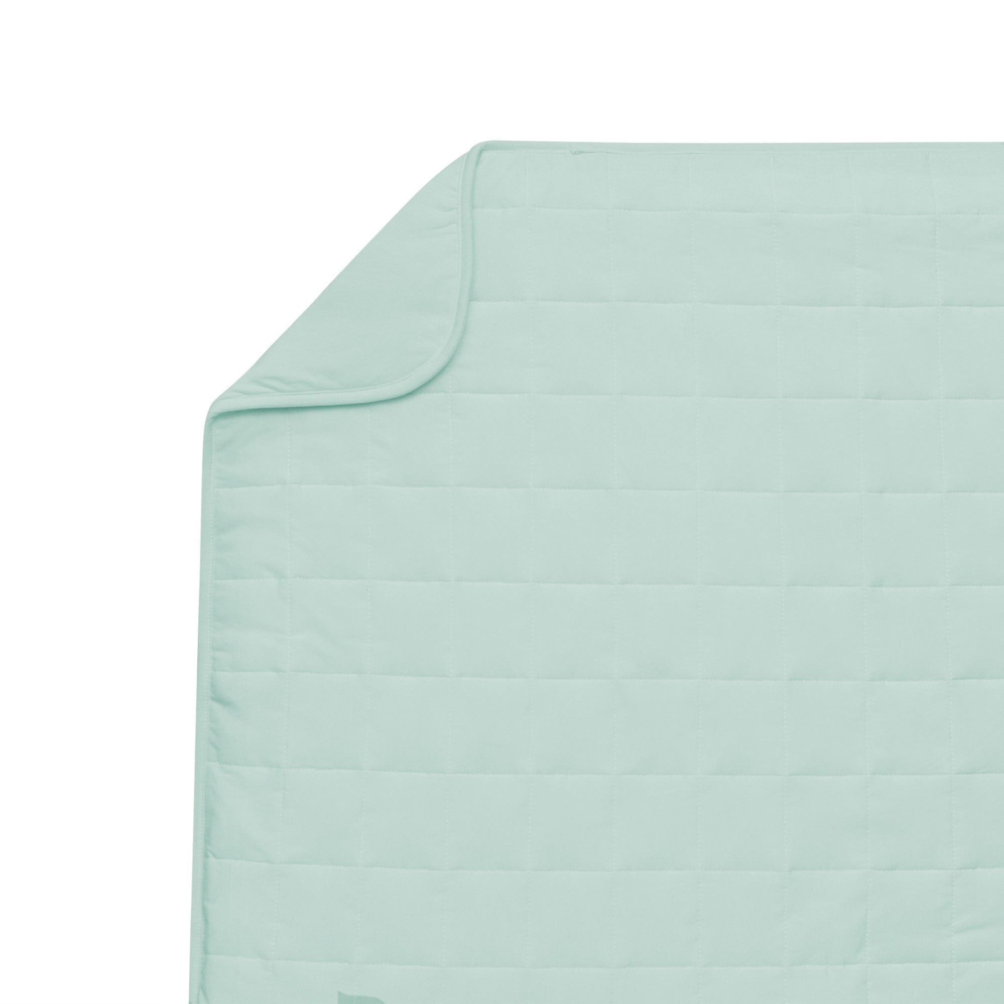 Cozy Sage Green Quilted Blanket for Adults - Soft & Warm 2.5