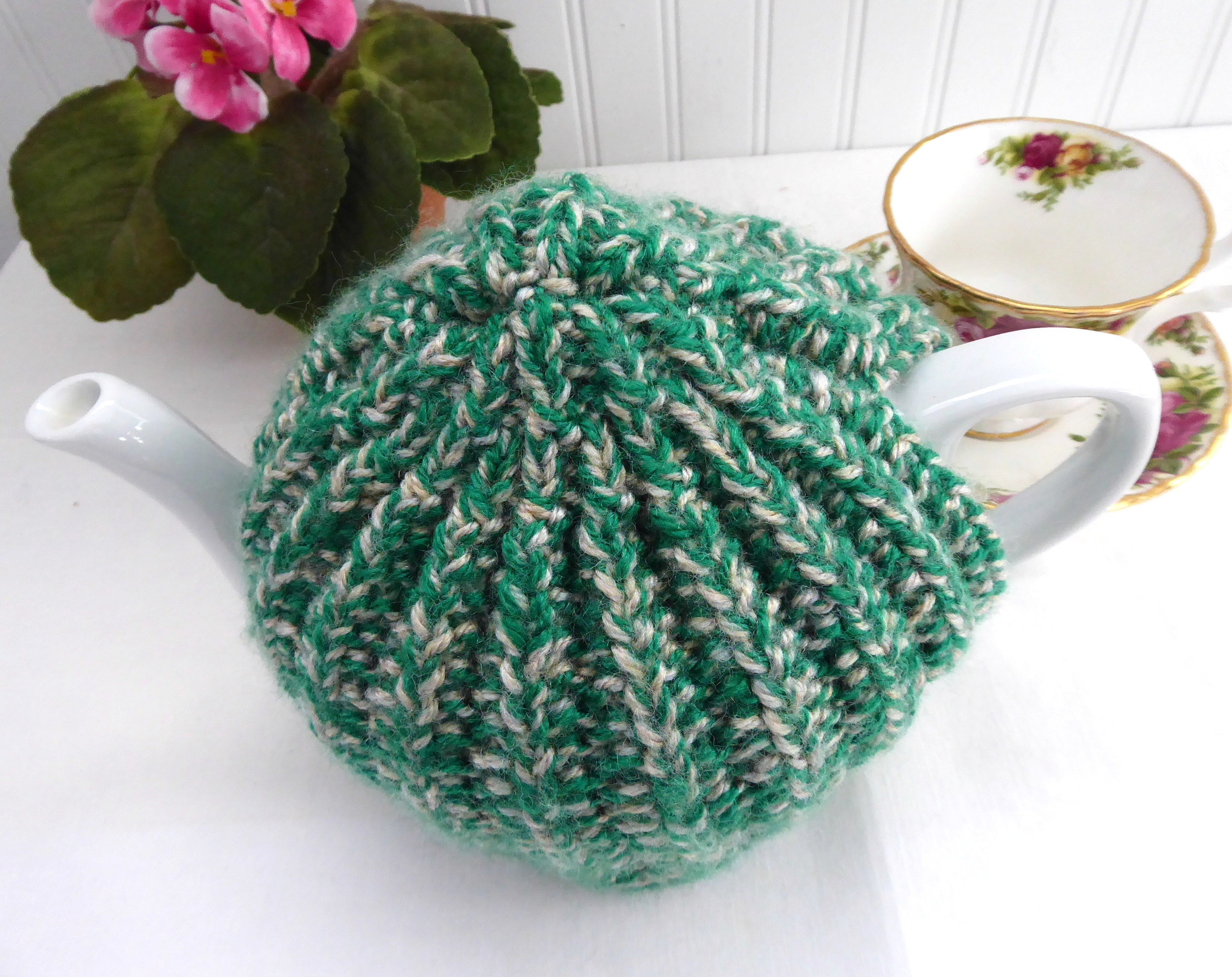 Vintage 1970s Knitted Stretchy Tea Cosy - Variegated Green & Tan English Tea Pot Cover, Handmade Cozy for Medium Tea Pots | Perfect for Afternoon Tea, Tea Parties & British Tea Traditions