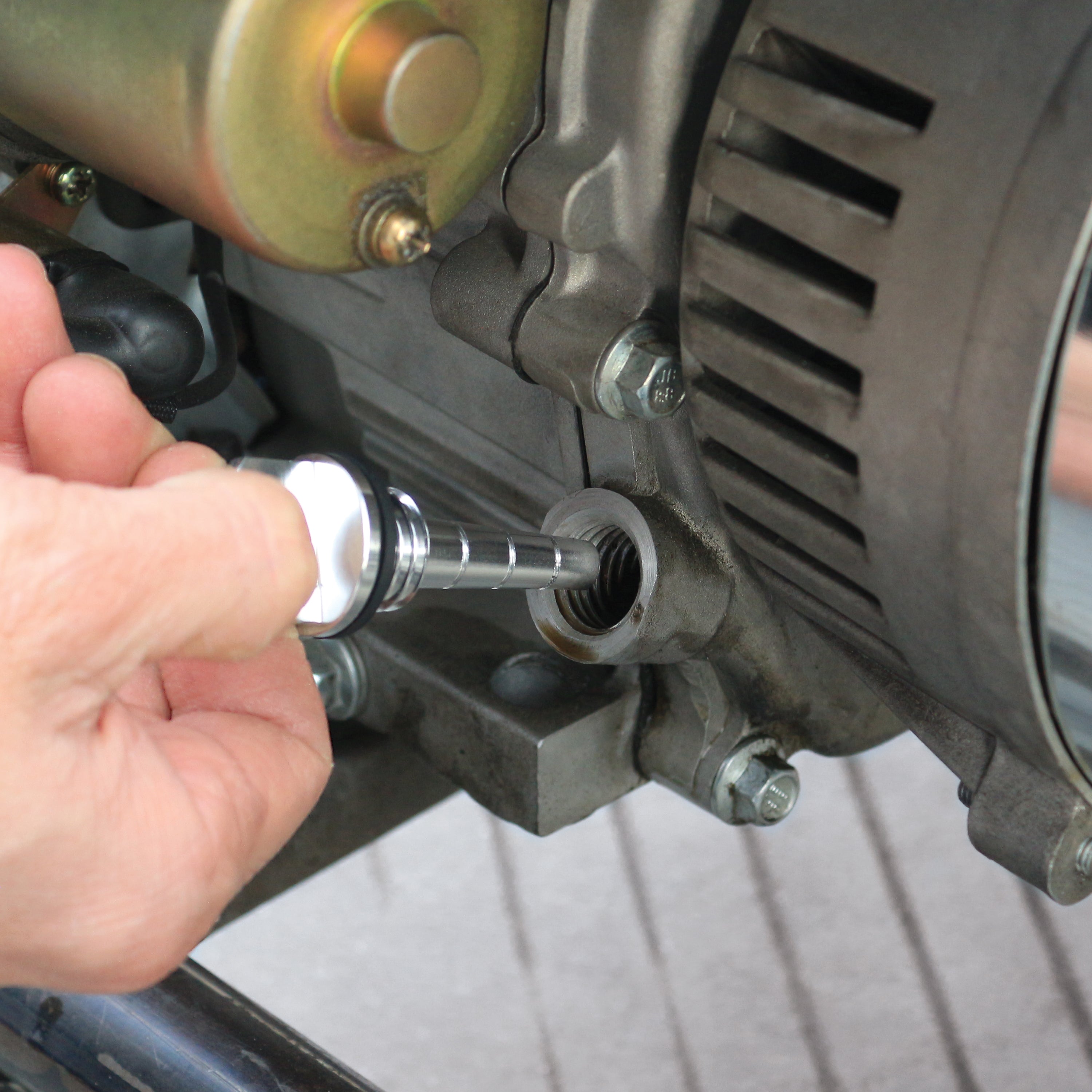 Sun Joe SJG MOD1 Magnetic Oil Dipstick - Absorbs Metal Fragments for Most Generators (SJG4100LP Compatible) | Engine Protection & Maintenance Tool for Small Engines