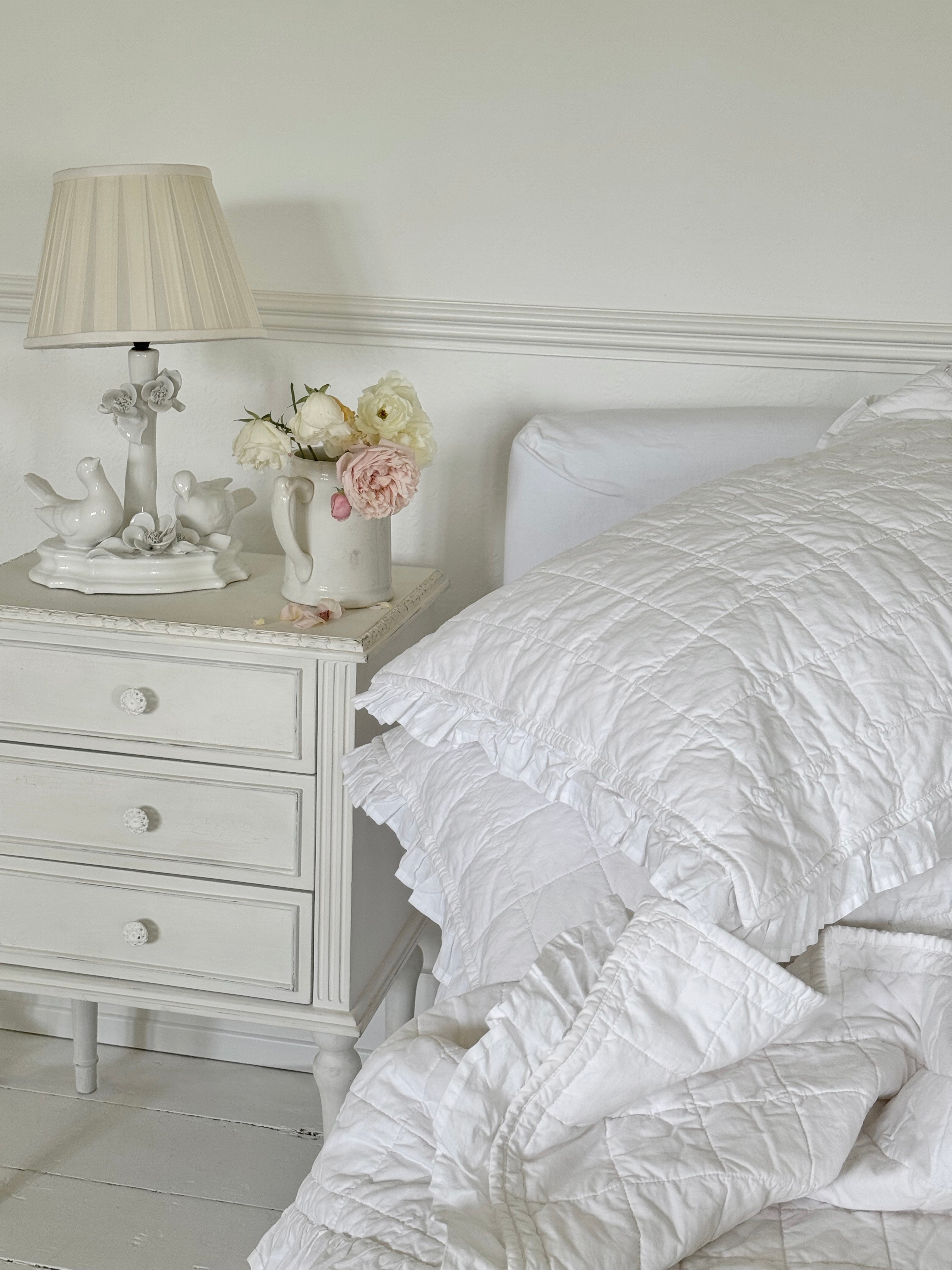 Rachel Ashwell Farmhouse Ruffled Washed Cotton White Quilt Set - Soft Vintage Bedding for Cozy Cottage & Shabby Chic Bedrooms
