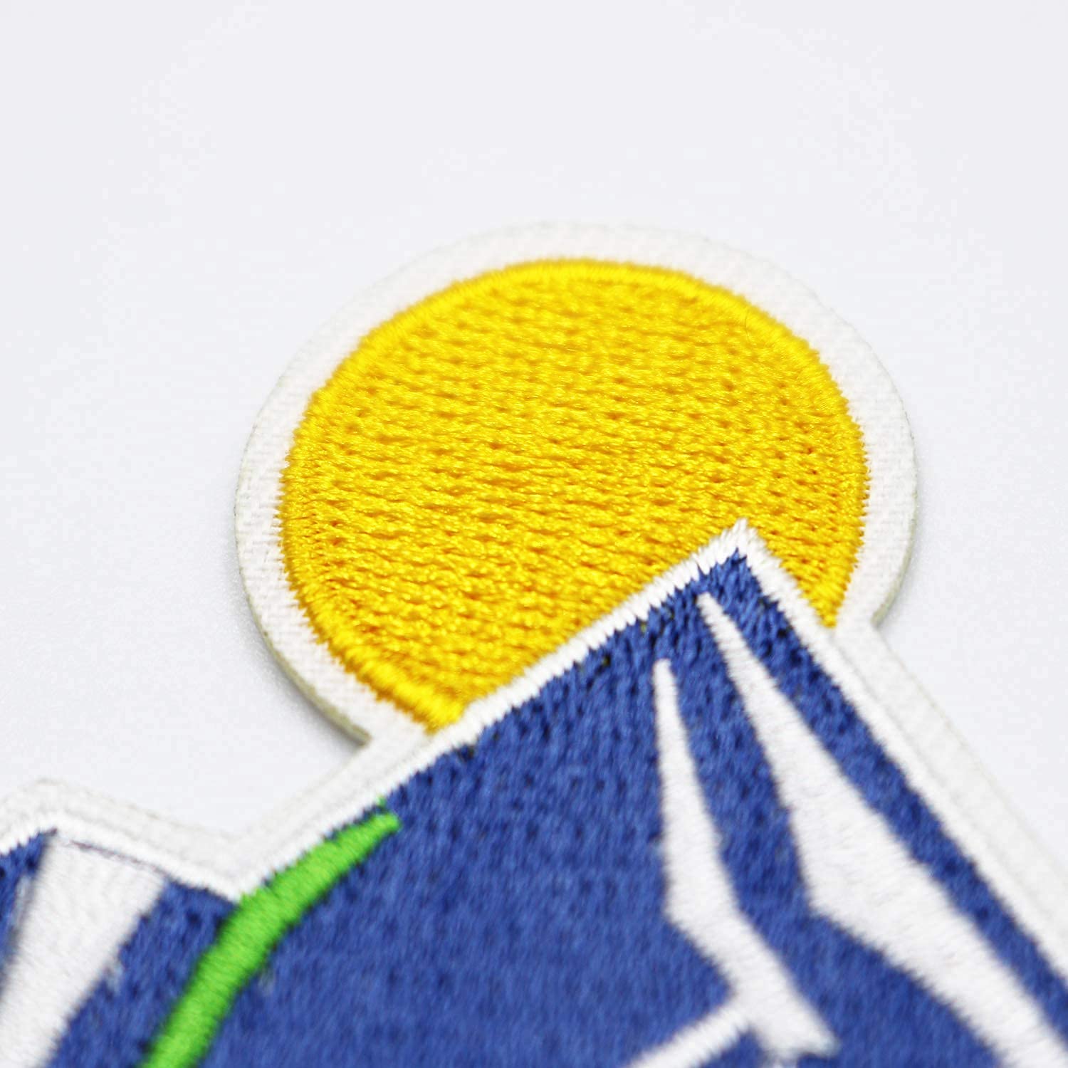 MUNAN Mountain Embroidered Iron On Patch - Sew On Applique Badge for Jackets, Hats, Backpacks & DIY Crafts - Outdoor Adventure & Camping Style Accessory
