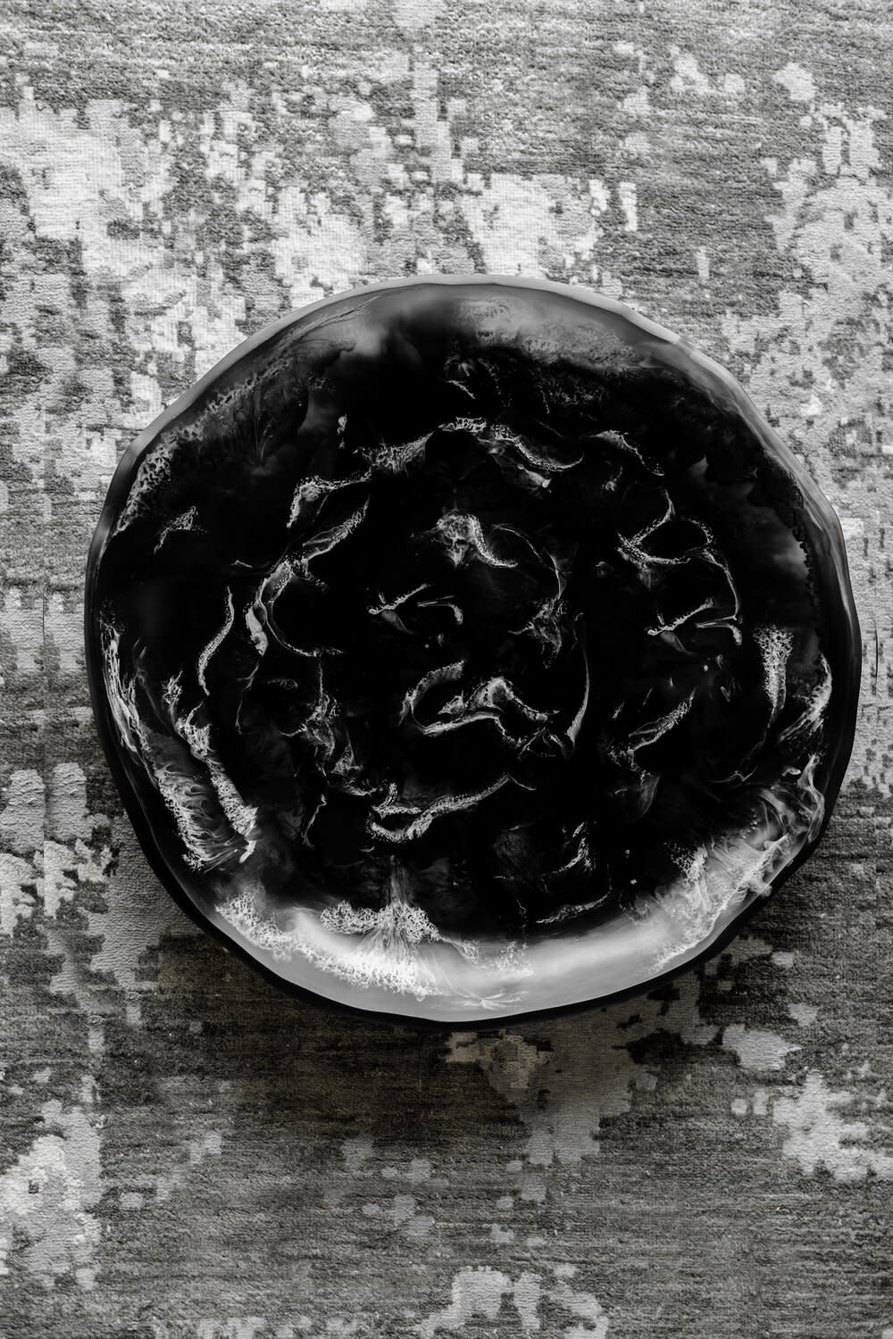 CDMX Design | Monica Calderon Studio Black Marble Stone Edge Centrepiece - Elegant Dining Table Centerpiece for Weddings & Home Decor
