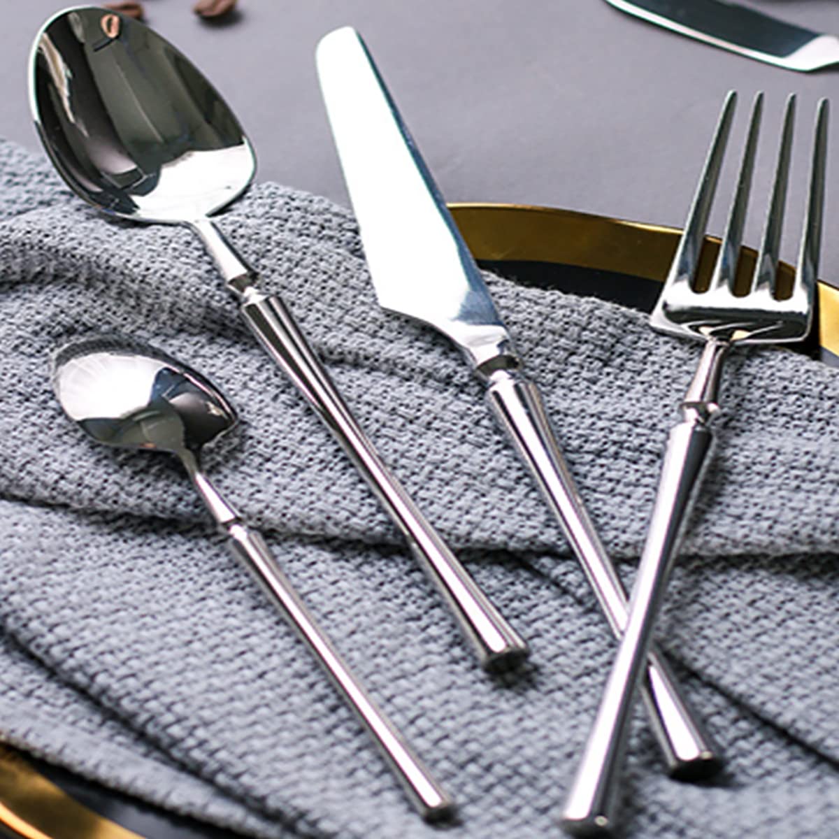 18/10 Stainless Steel Silverware Set for 8 - 32-Piece Mirror Polished Flatware Set with Vintage Handle - Elegant Cutlery for Wedding, Housewarming, Party & Hotel Use - Durable Tableware for Everyday Dining & Special Occasions