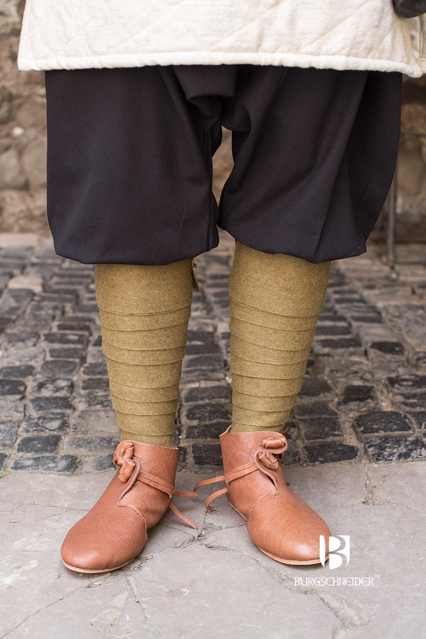 Premium Wool Winingas Aki Autumn Green - Warm & Comfortable Handmade Leg Wraps for Outdoor Hiking, LARP, and Viking Reenactment