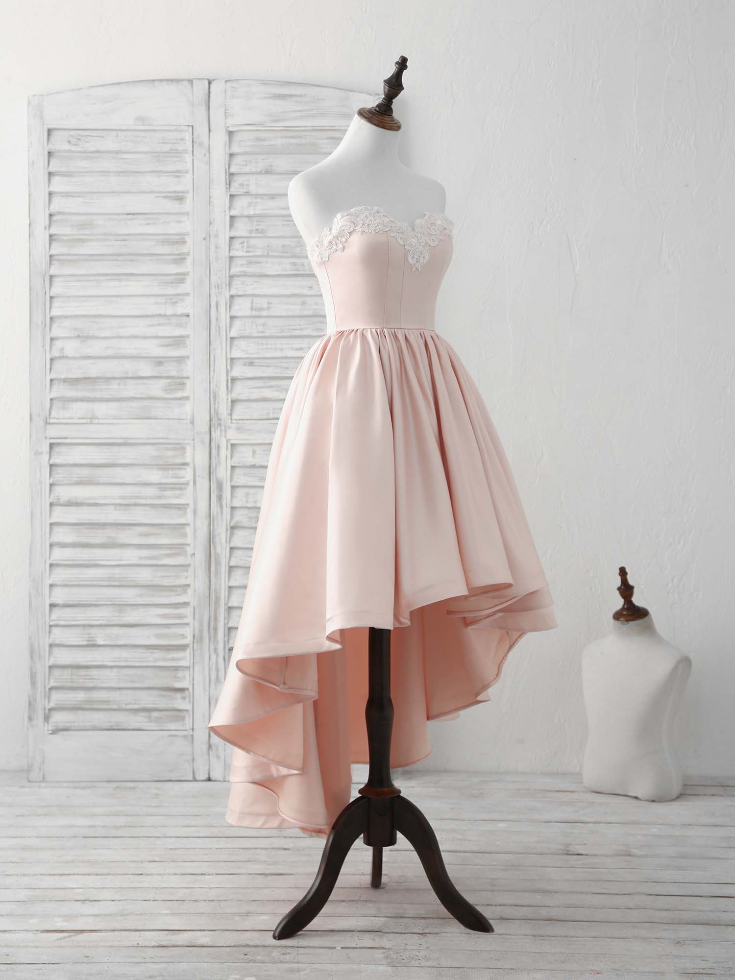 Elegant Pink Sweetheart Neckline Short Prom Dress for Homecoming & Formal Events - Perfect for Dances, Parties & Special Occasions