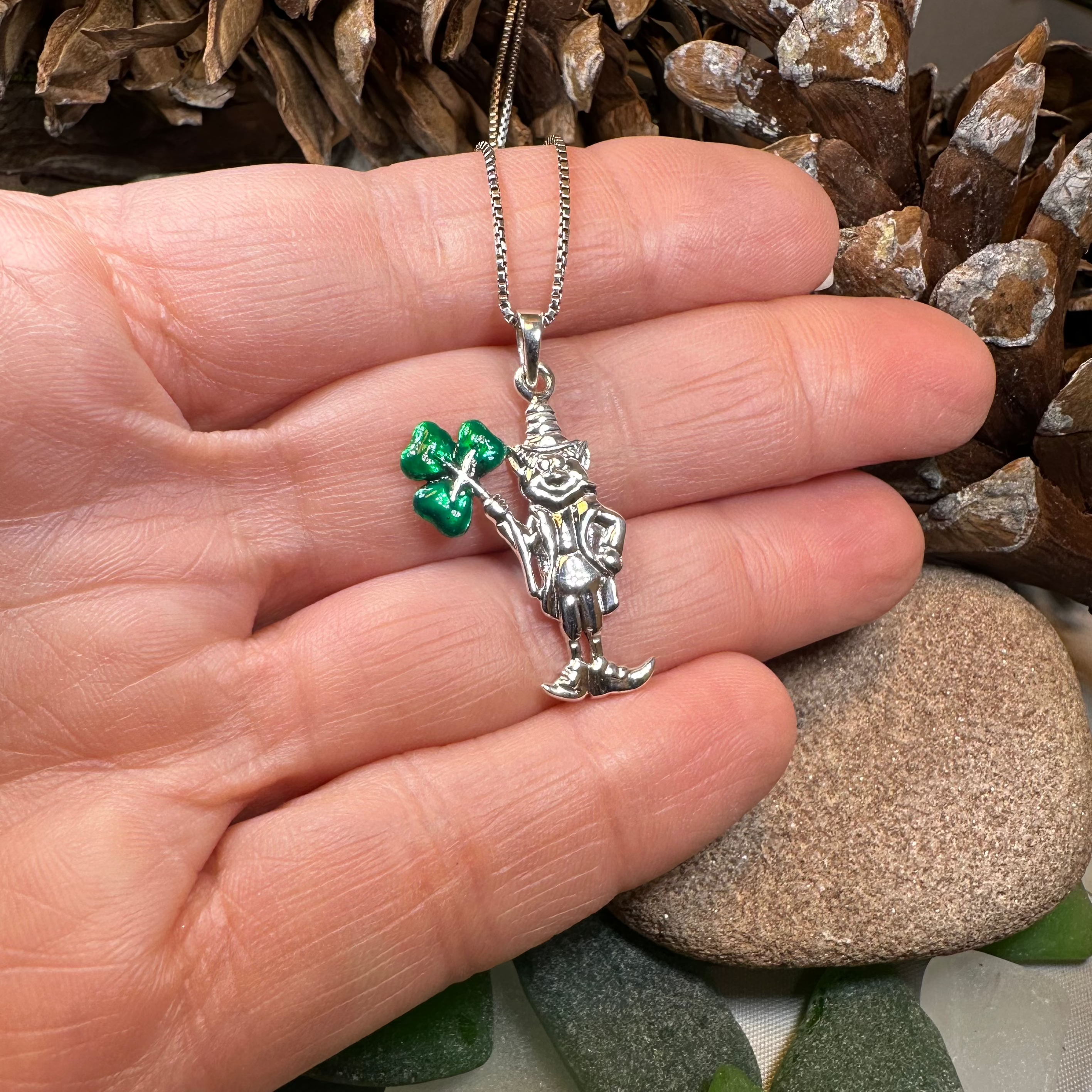Celtic Leprechaun Shamrock Necklace - Irish Clover Pendant for St. Patrick's Day - Perfect for Parties, Gifts & Irish Pride