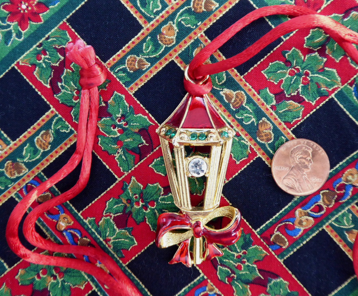 Vintage 1980s Gold Plated Rhinestone Lantern Necklace - Retro Christmas Holiday Jewelry for Women - Perfect for Holiday Parties, Gift Giving & Festive Occasions