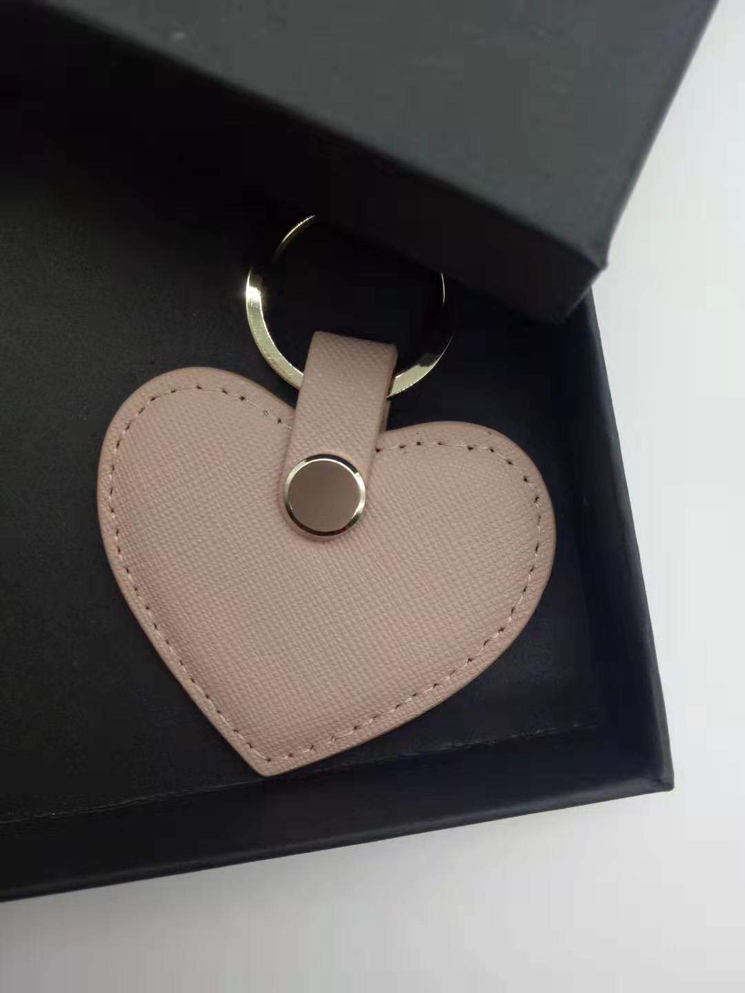 DAN Fashion Heart Shaped Leather Keychain - Cute Pink Leather Key Ring for Car Keys, House Keys & Gift Giving - Perfect for Everyday Use, Travel & Special Occasions