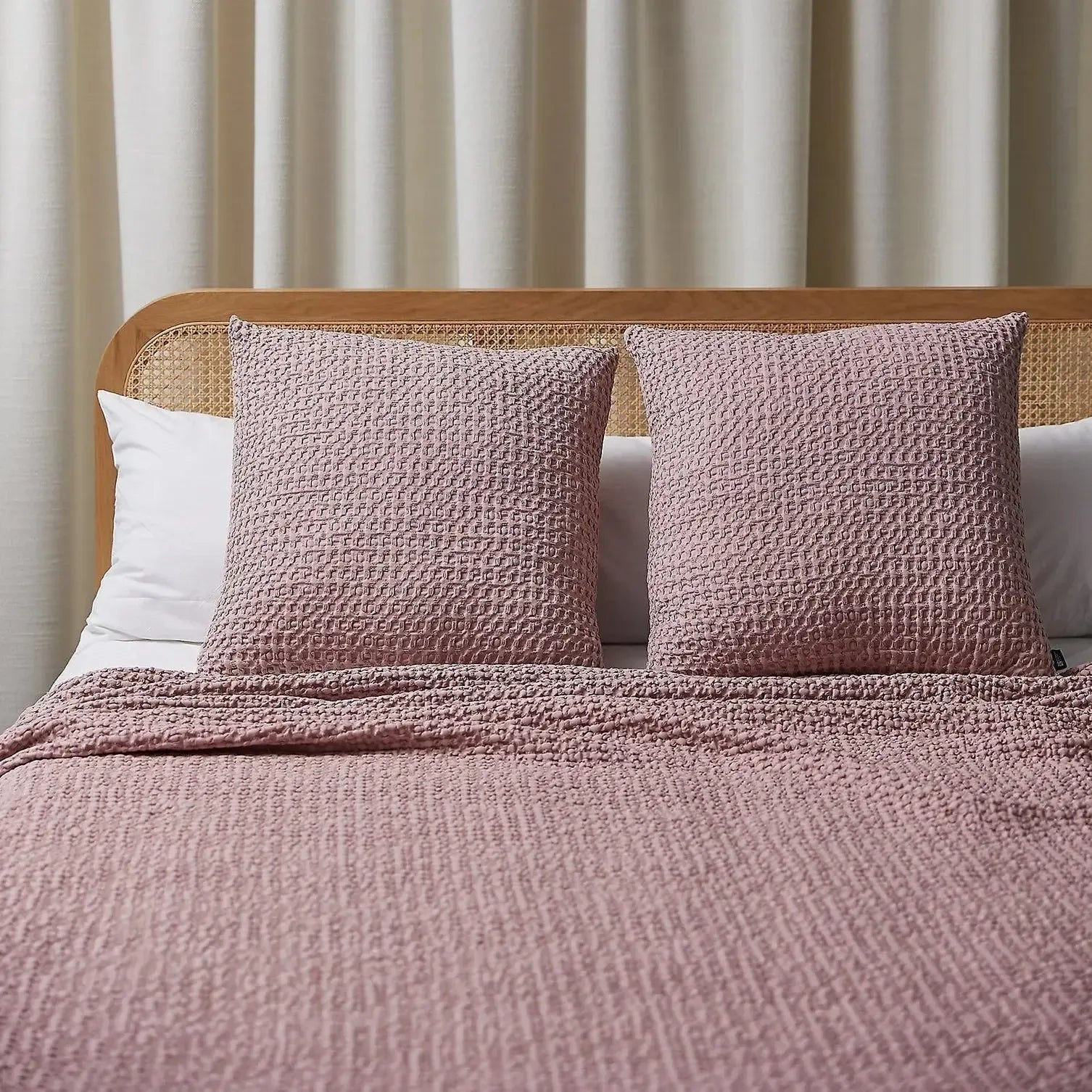 Santa Luzia Waffle Bedspread - Soft Pink Waffle Weave Blanket for Bedroom Decor | Cozy Throw for Couch, Guest Room & Dorm