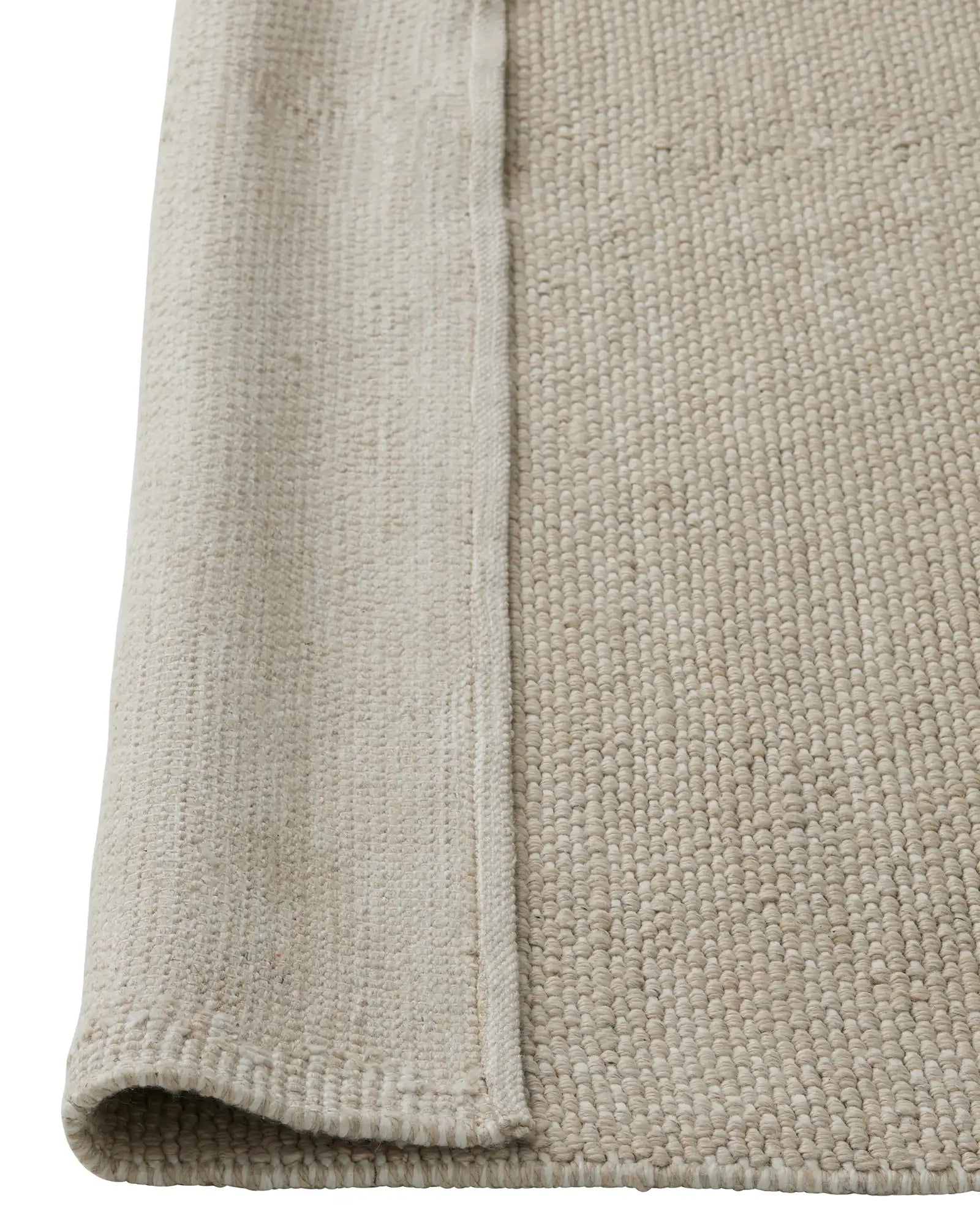 Premium Andorra Outdoor Rug in Oatmeal - Waterproof & UV Resistant Patio Carpet for Deck, Poolside, and Garden - Perfect for Outdoor Entertaining & Relaxation