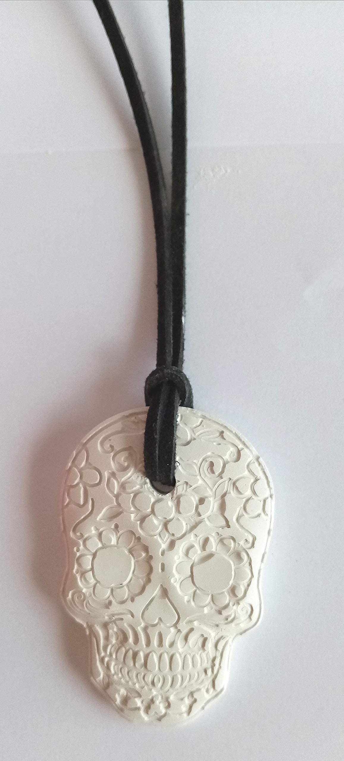 Mexican Skull Plaster Diffuser - Day of the Dead Skull Car Air Freshener, Halloween Home Decor, Car Diffuser & Air Freshener for Office, Living Room, and Bedroom