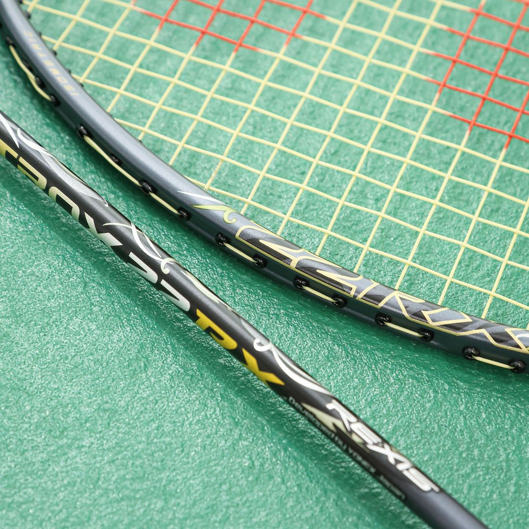 Yonex Astrox 22 RX Badminton Racket - Black/Gold - High Performance Carbon Fiber Shuttlecock Racket for Professional & Recreational Players - Perfect for Tournaments & Training Sessions
