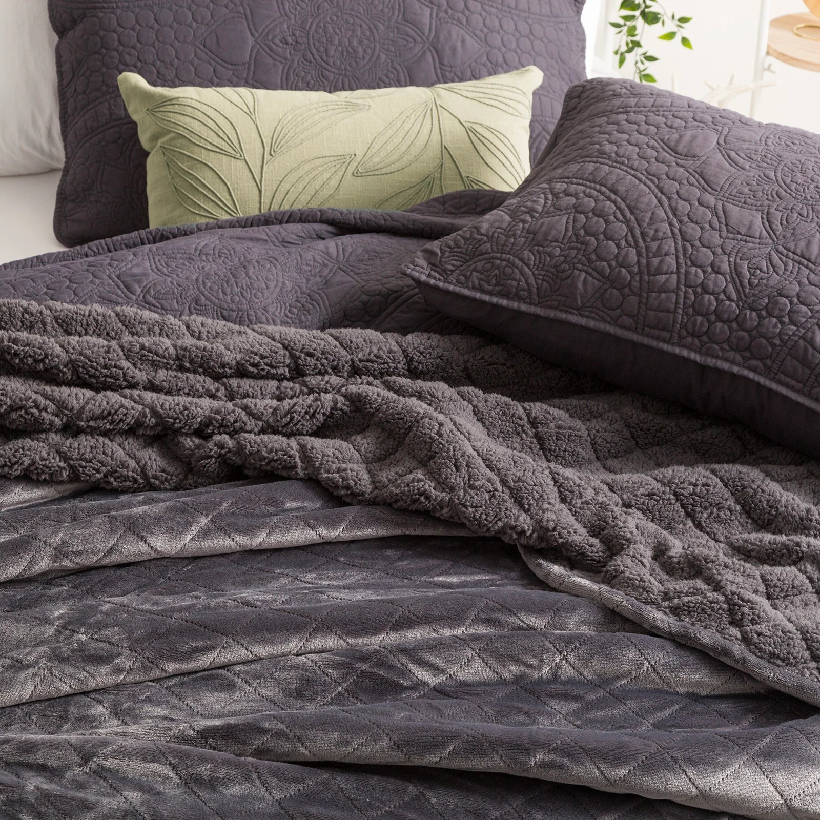 Renee Taylor Heston Sherpa Ultra Soft Velvet Blanket - Graphite Color | Cozy Winter Throw for Bed, Couch & Travel | Warm Fleece Blanket for Home, Office & Gifts