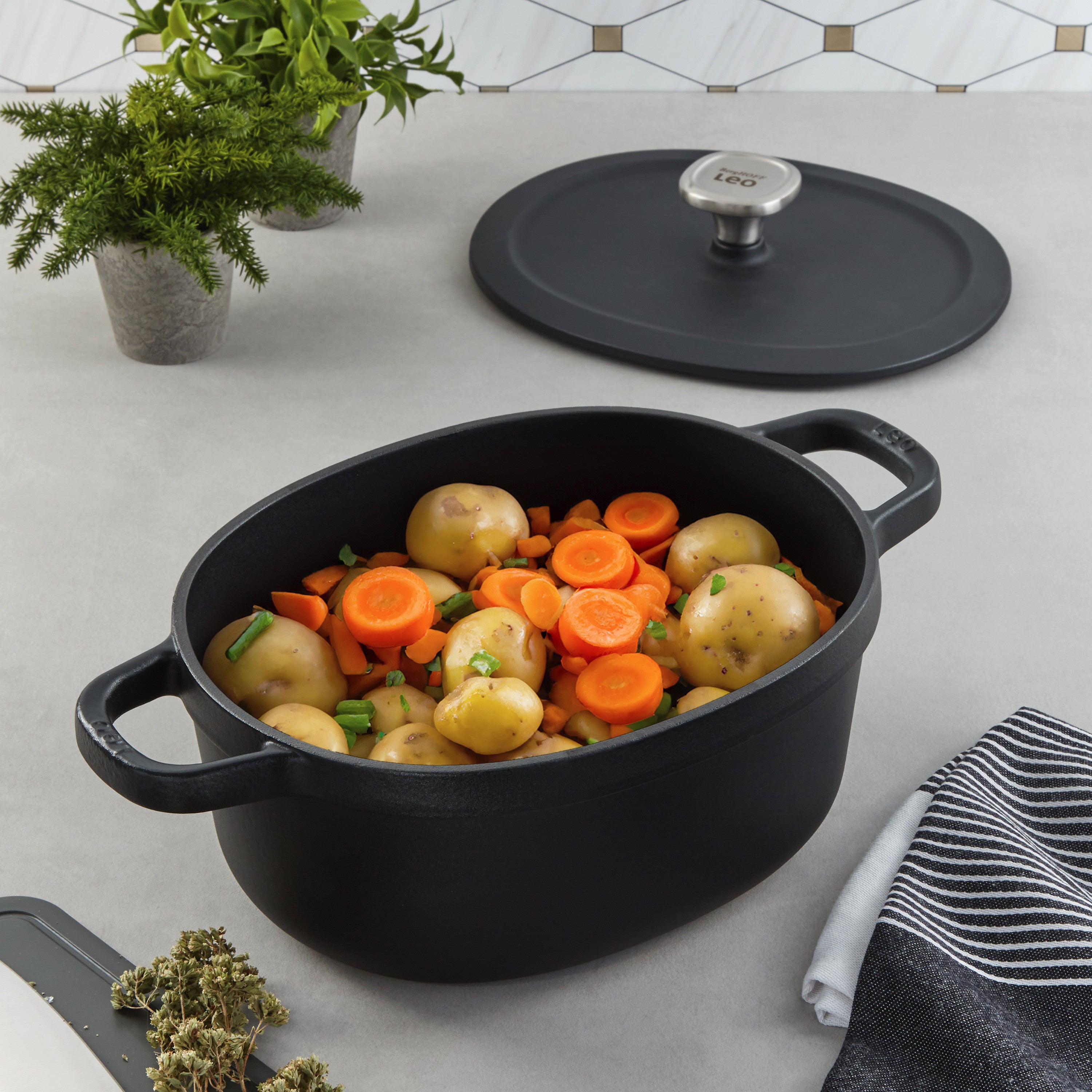 BergHOFF Leo Graphite 5-Quart Enameled Cast Iron Oval Stockpot with Lid – 10.75 Inch Dutch Oven for Soups, Stews & Braising – Perfect for Stovetop, Oven & Serving