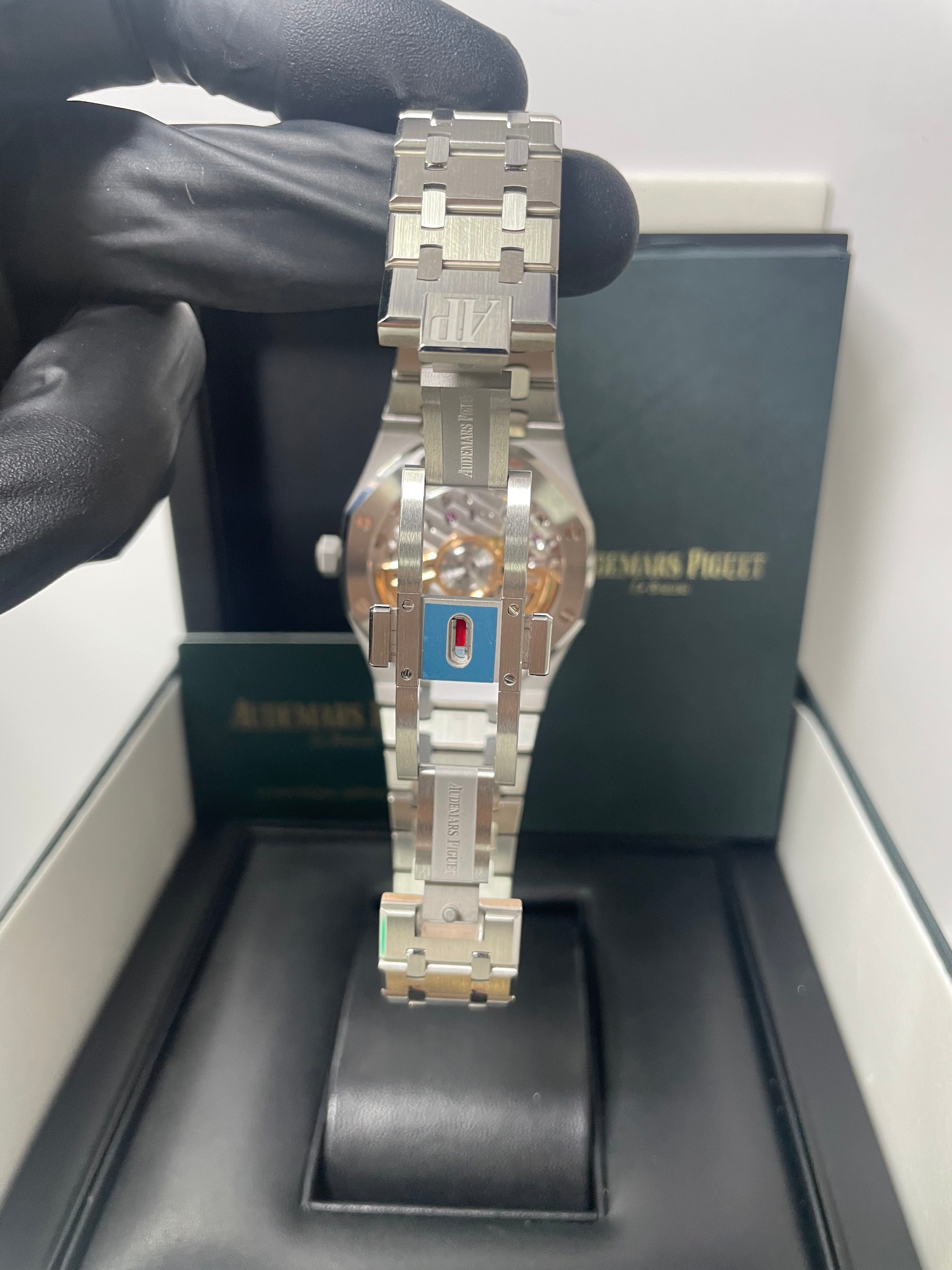 Audemars Piguet Royal Oak 15500ST.OO.1220ST.04 - Self-Winding Stainless Steel Watch with Silver Dial | Luxury Timepiece for Business, Formal Events & Collectors