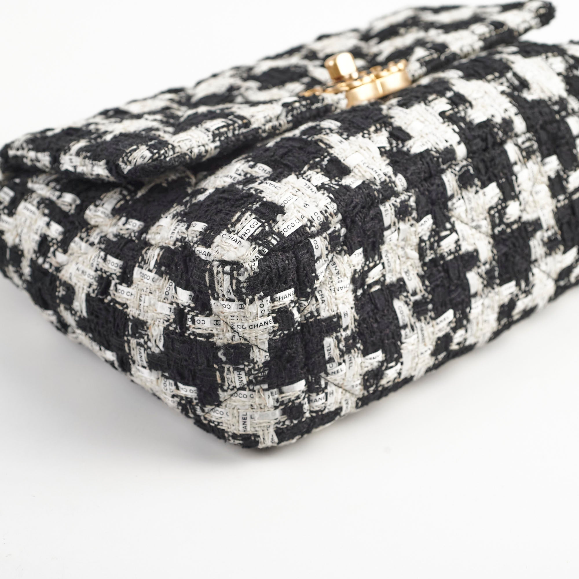 Chanel 19 Medium Tweed Flap Bag 2020 - Luxury Designer Handbag for Women, Perfect for Office, Parties & Special Occasions