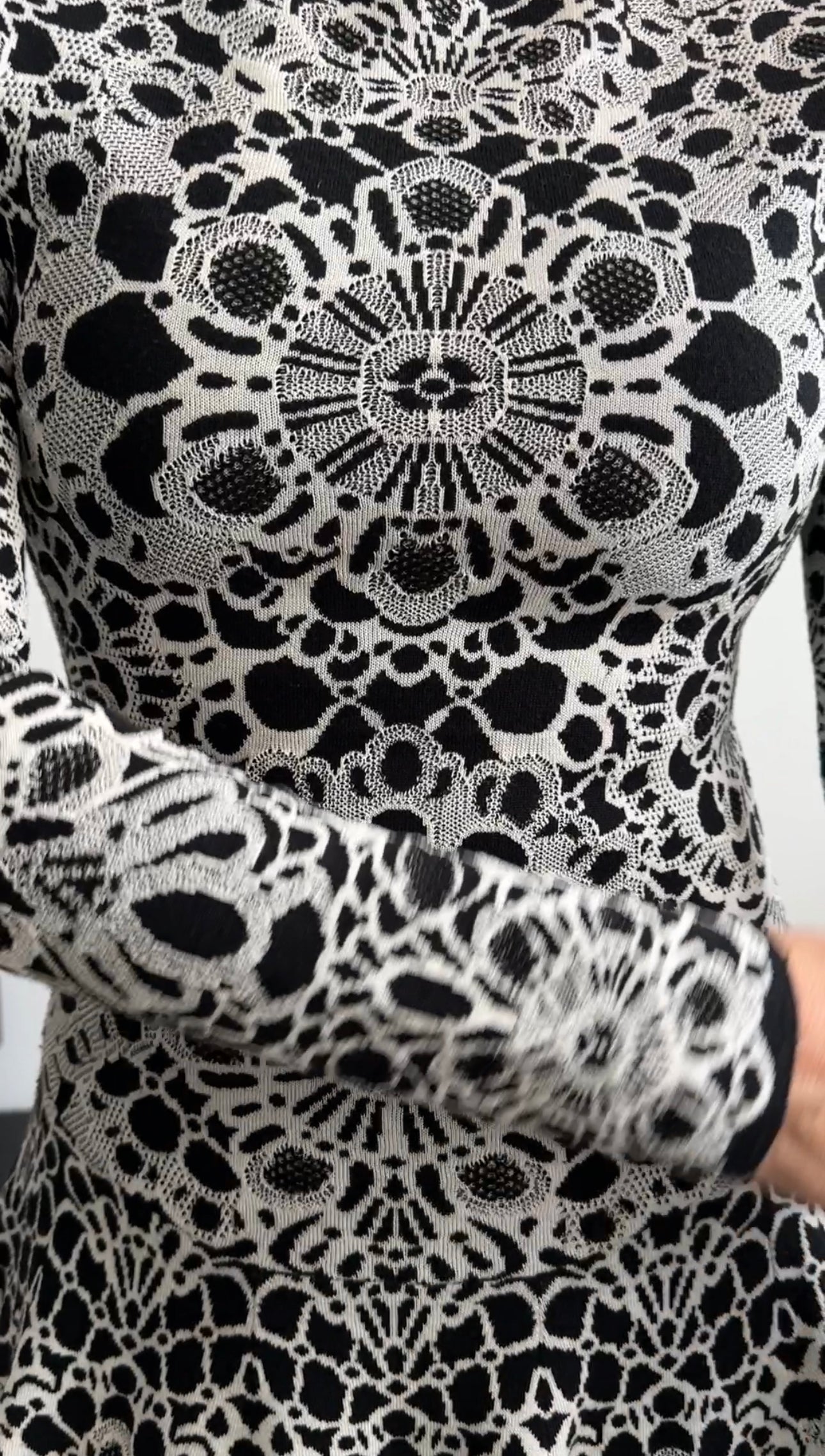 Alexander McQueen Black & White Intarsia Knit Skater Dress - Women's Sleeveless A-Line Mini Dress for Party, Cocktail & Evening Wear