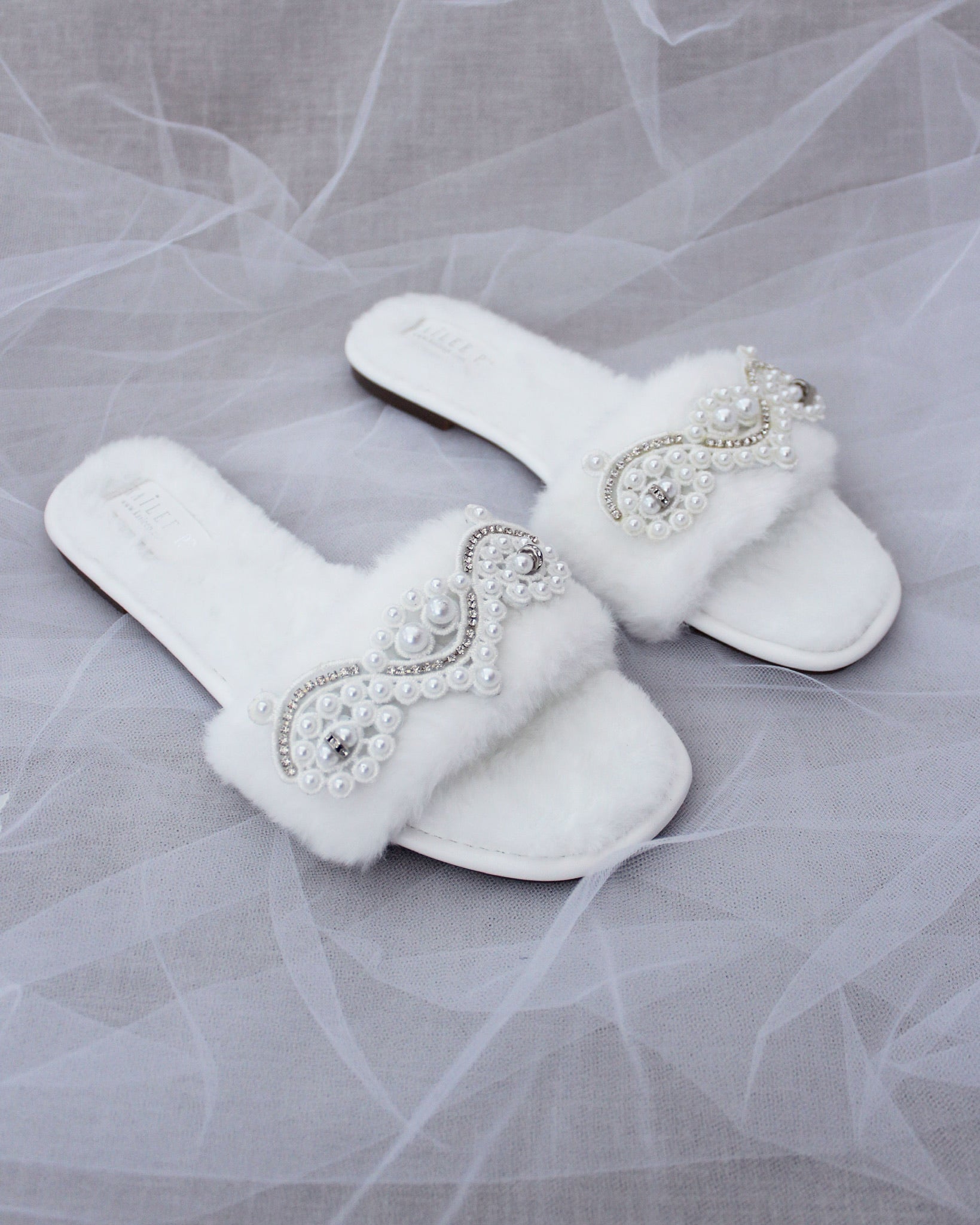 Stylish Faux Fur Slide Flat Sandals with Pearl Applique - Comfortable Summer Shoes for Women, Perfect for Beach, Pool, and Casual Outings