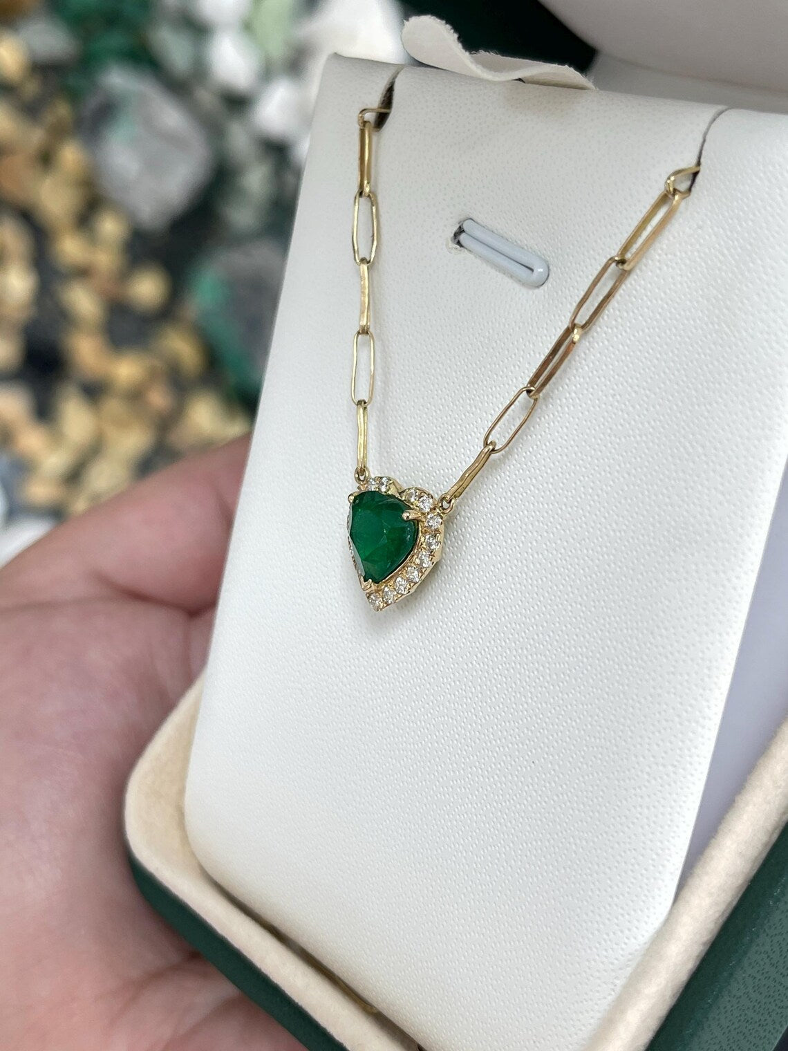 2.0 Carat Total Weight (TCW) Heart-Shaped Emerald Glow Diamond Halo Pendant Necklace - Perfect for Valentine's Day Gifts, Anniversary Presents & Special Occasions