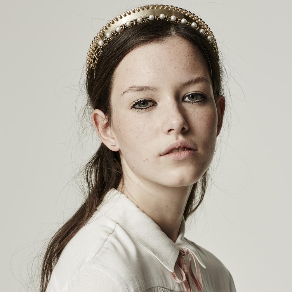 Elegant Glossy Pearl Wide Headband for Women - Fashion Hair Accessory for Weddings, Parties & Everyday Wear