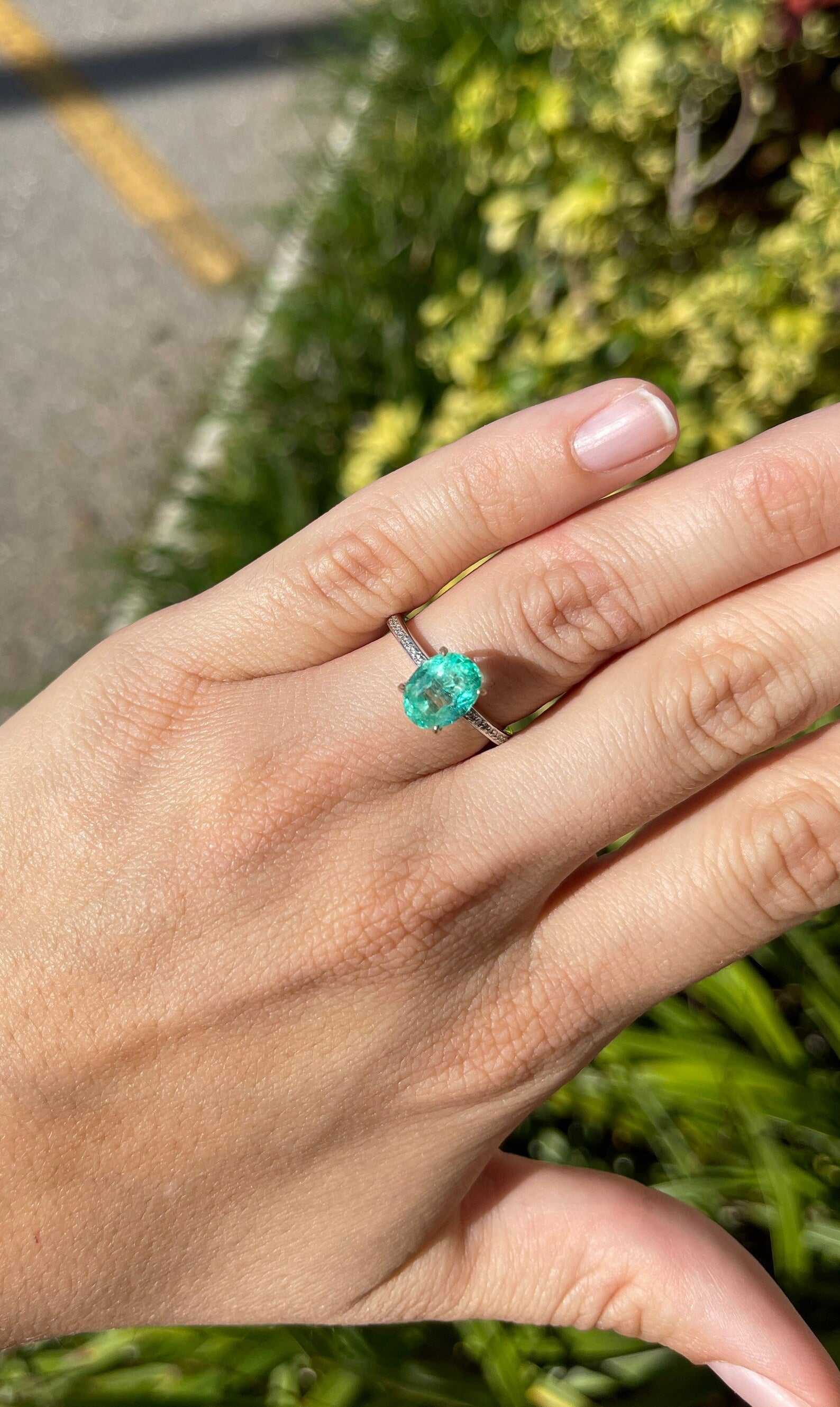3.0tcw Oval Emerald & Diamond Accent 14K Gold Engagement Ring for Women - Perfect for Proposals, Anniversaries & Special Occasions