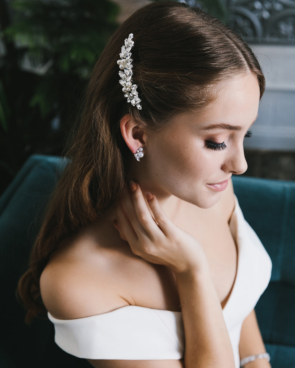 Elegant Bridal Hair Comb with Crystals - Perfect for Weddings, Prom & Special Occasions