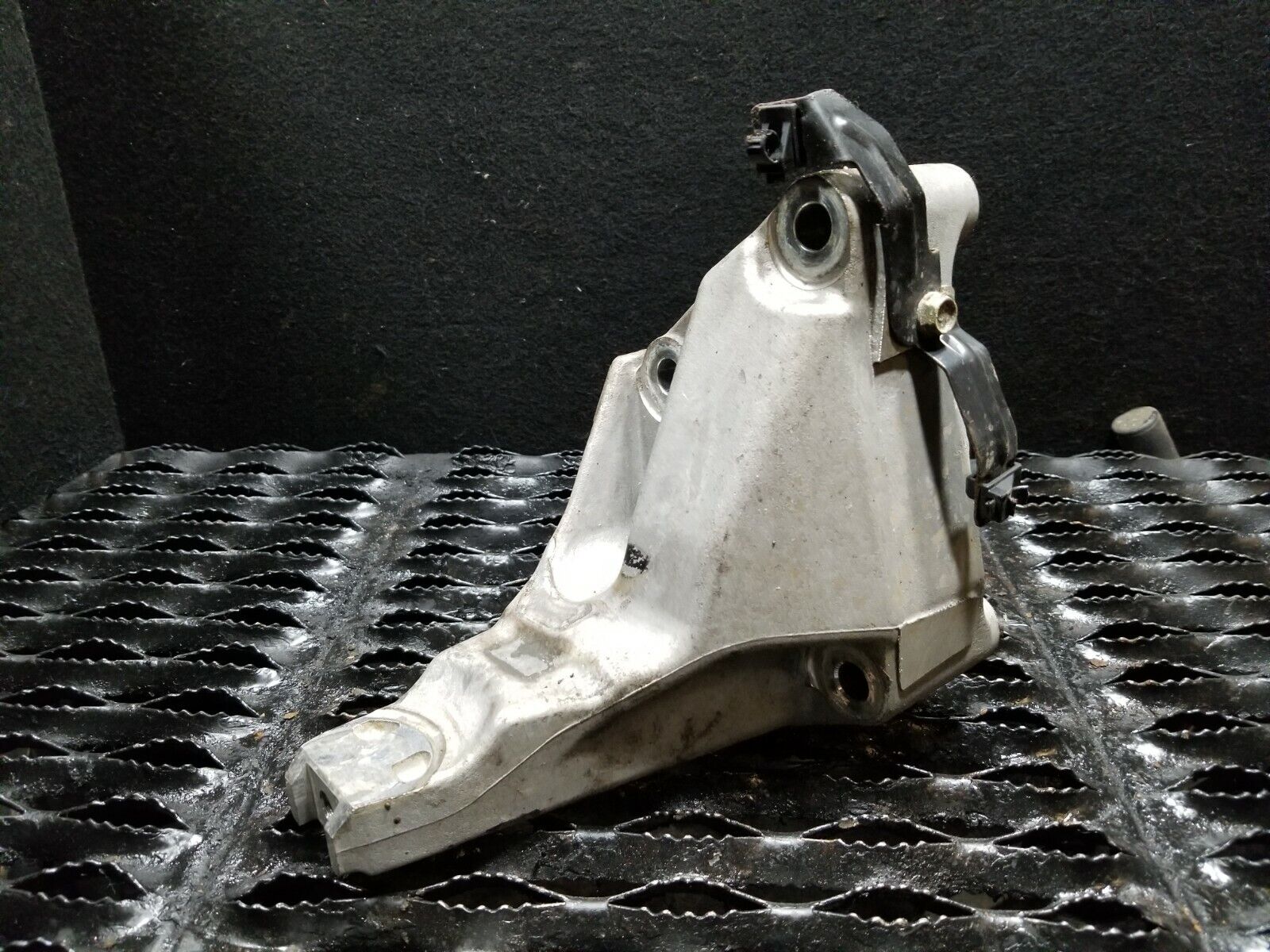2004-2008 Acura TL 3.5L Engine Rear Mount Bracket OEM Replacement Part - Perfect for Performance Upgrades & Smooth Ride Enhancement