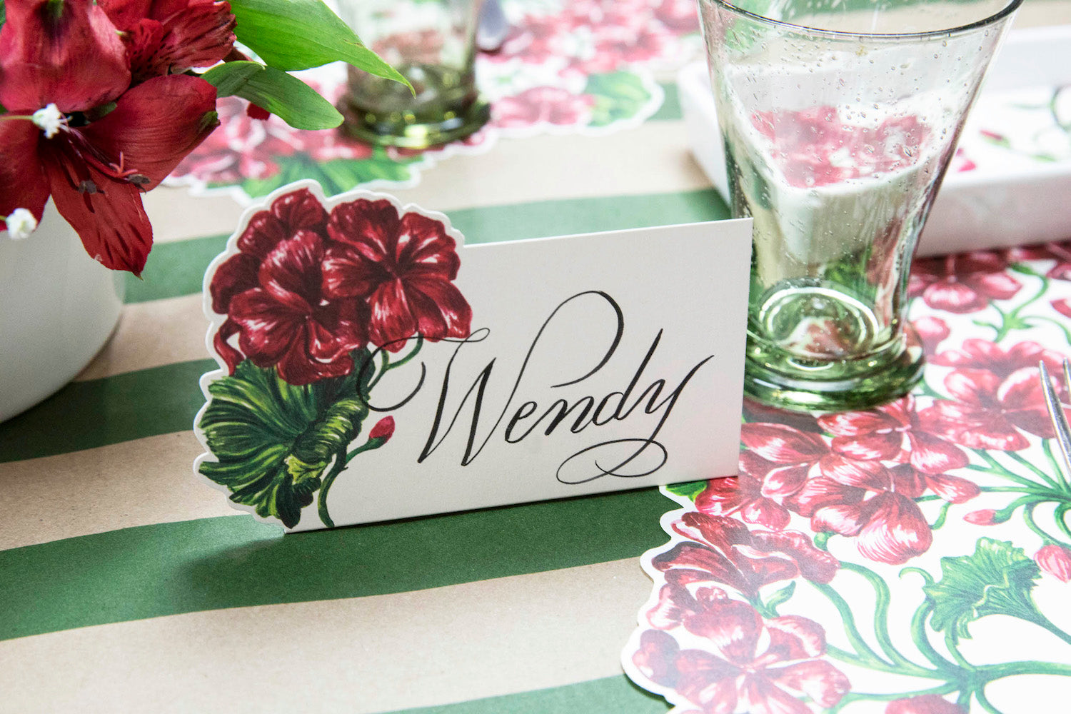 Elegant Geranium Place Cards for Weddings, Parties & Events - Premium Floral Table Name Cards