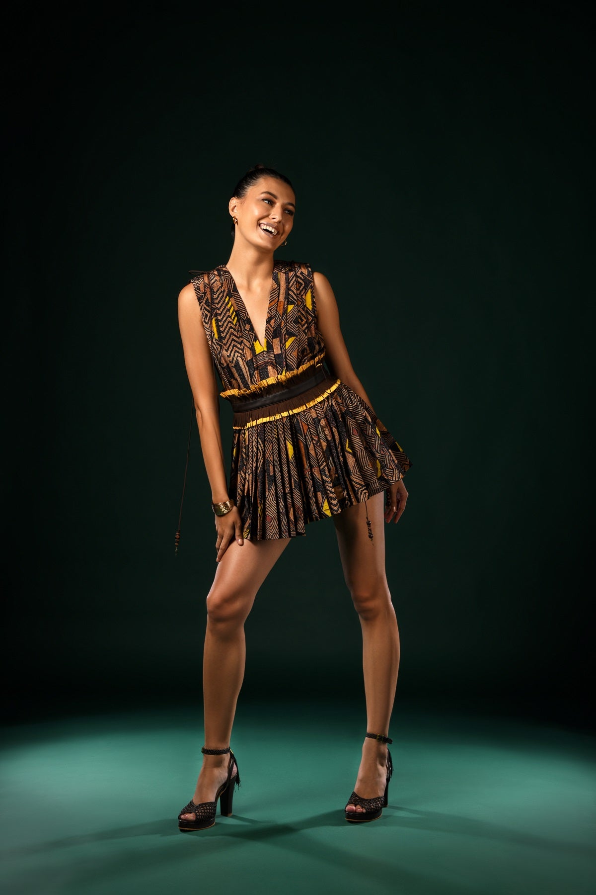 Stylish Geometric Canary Print Pleated Short Dress for Women - Perfect for Summer Outings, Parties, and Casual Wear