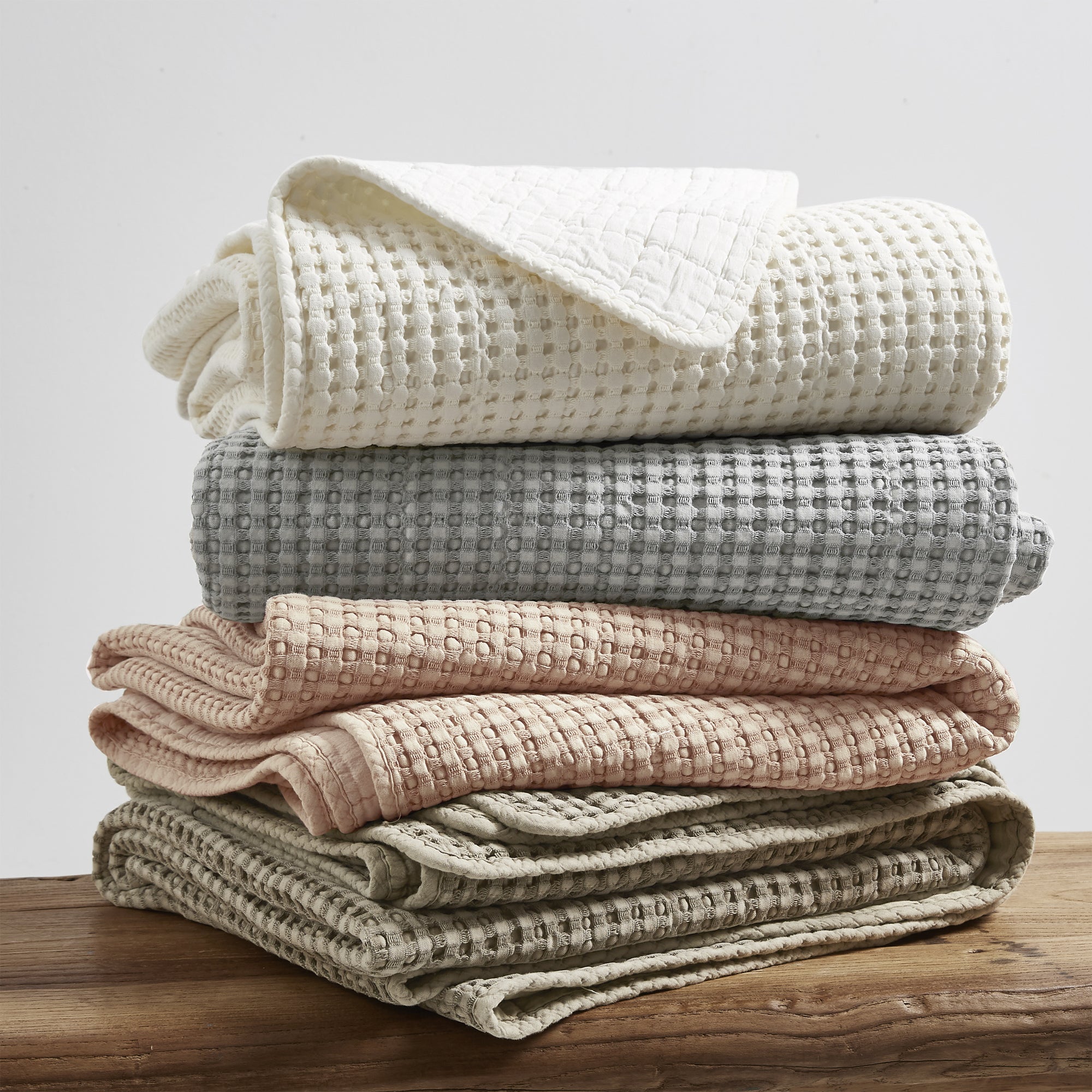Soft Mills Waffle Quilted Throw Blanket - Cozy & Warm Bedding for Couch, Sofa, and Bed - Perfect for Winter Nights, Movie Time & Home Decor