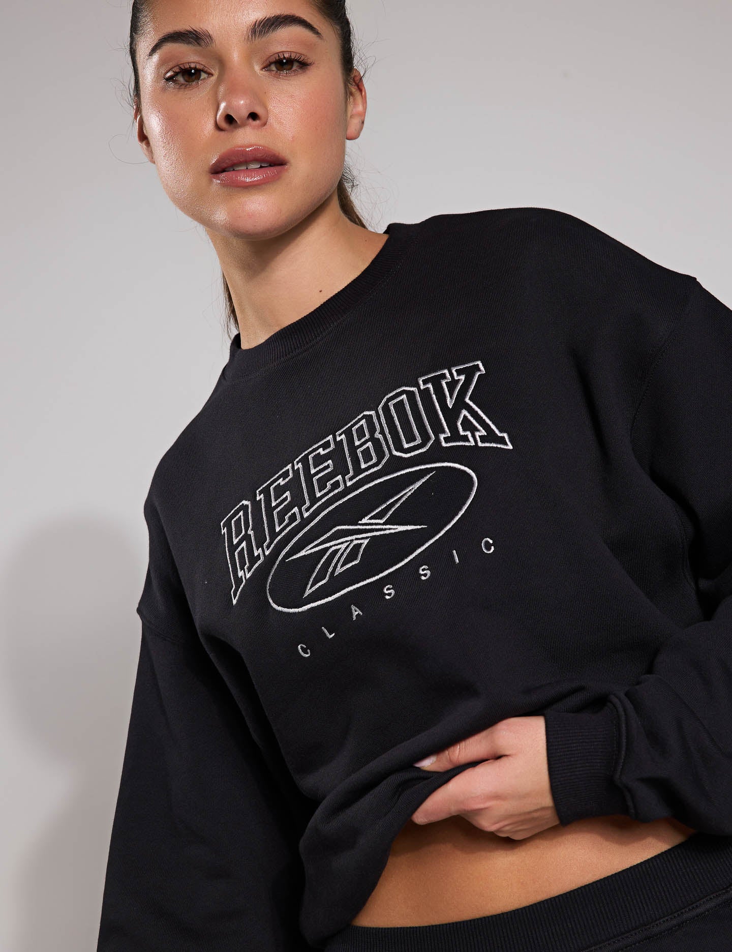 Classic Archive Essentials Crewneck Sweatshirt for Men & Women - Soft Cotton Blend, Comfort Fit, Black - Perfect for Casual Wear, Lounge & Street Style