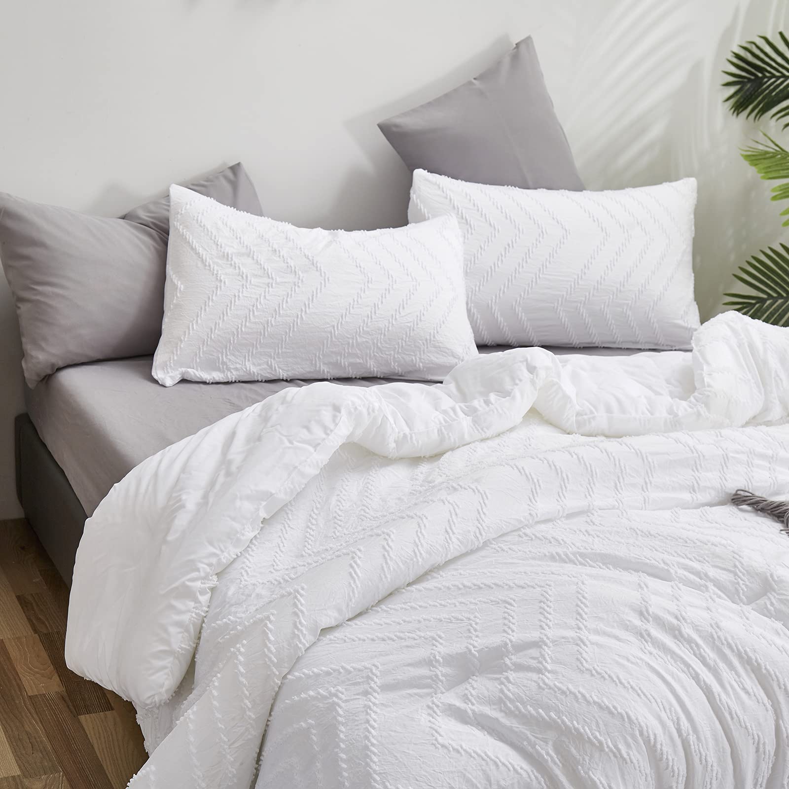 CLOTHKNOW White Queen Comforter Set 3Pieces - Tufted Shabby Chic Farmhouse Bedding with 2 Pillowcases | Soft Luxury Comforter for Cozy Bedroom Decor, Guest Room & Master Suite