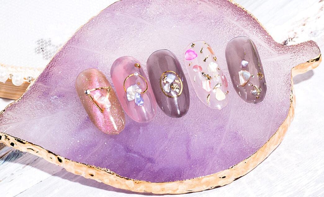 6 Colors Leaf-Shaped Nail Art Palette with Gold Edge - Gel Nail Polish Mixing Plate, Drawing Color Palette for Nail Art Display - Perfect for Salon, Home Manicure & DIY Nail Designs