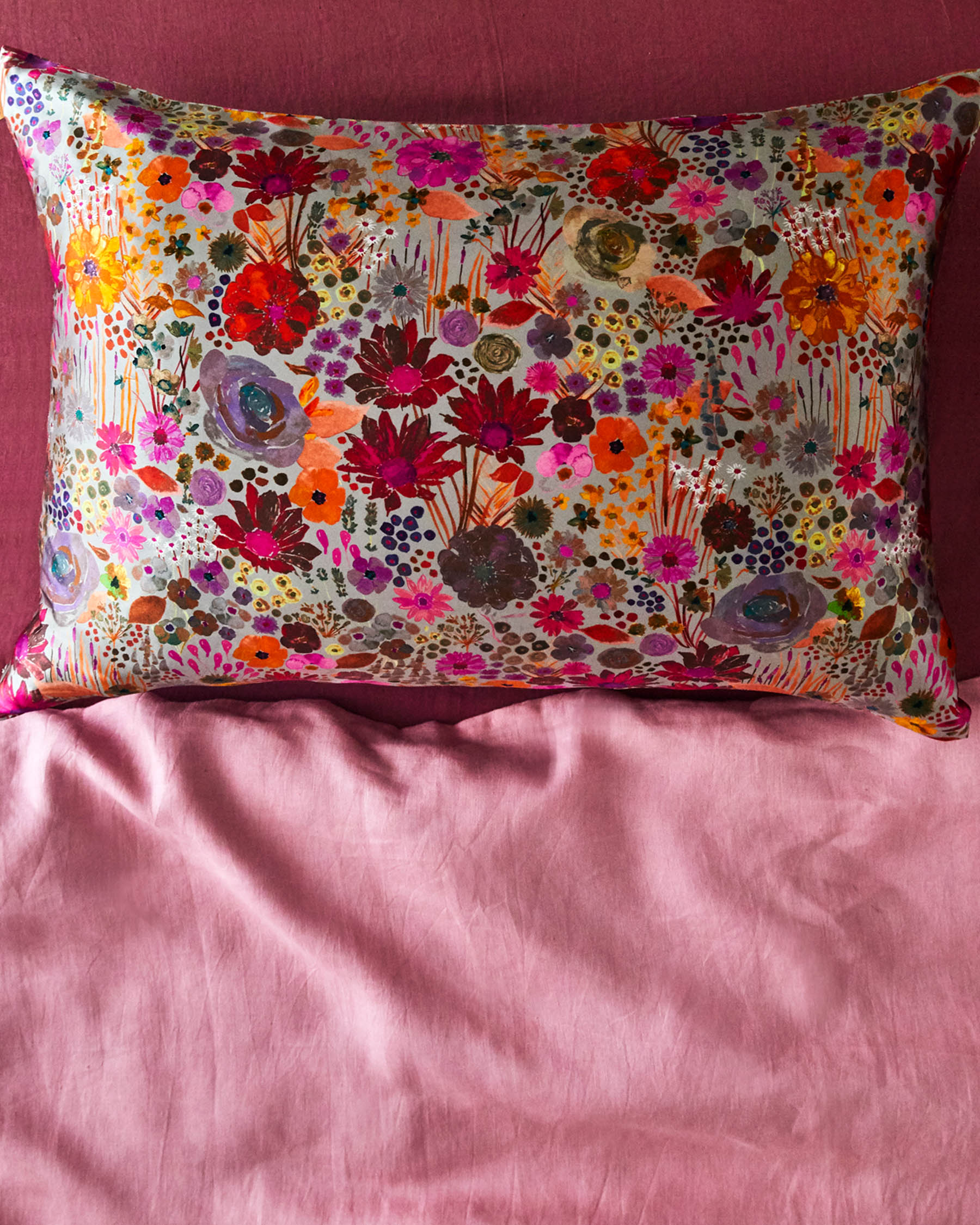 Field of Dreams Silk Pillowcase for Hair & Skin - 100% Pure Mulberry Silk Pillow Cover with Zipper (19x26 inches) - Luxury Bedding for Anti-Wrinkle, Anti-Frizz & Hair Care - Perfect for Beauty Sleep & Travel