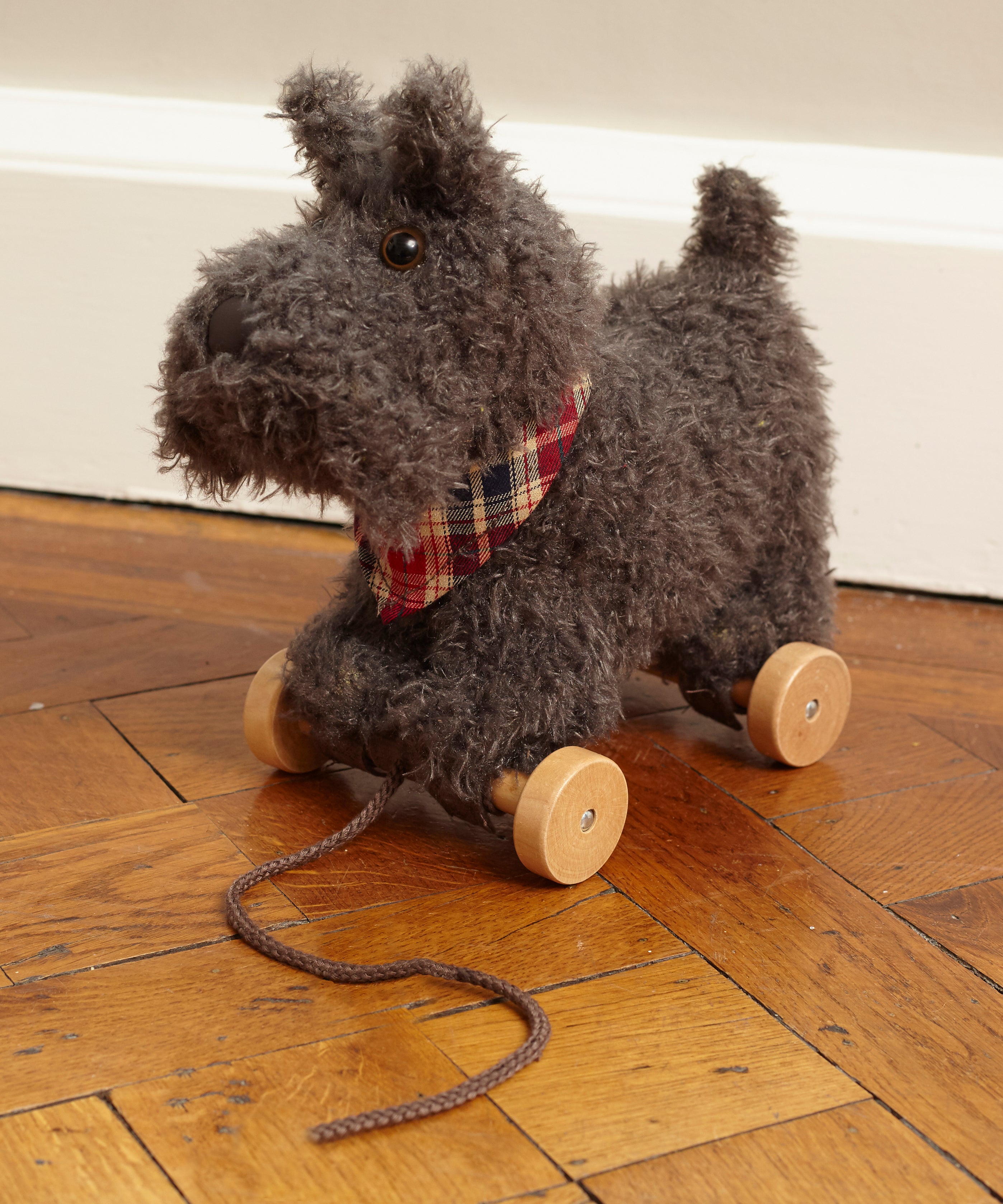 Scottie Dog Pull Along Toy - Classic Wooden Pull Toy for Toddlers & Kids - Perfect for Indoor & Outdoor Play, Early Learning & Motor Skills Development