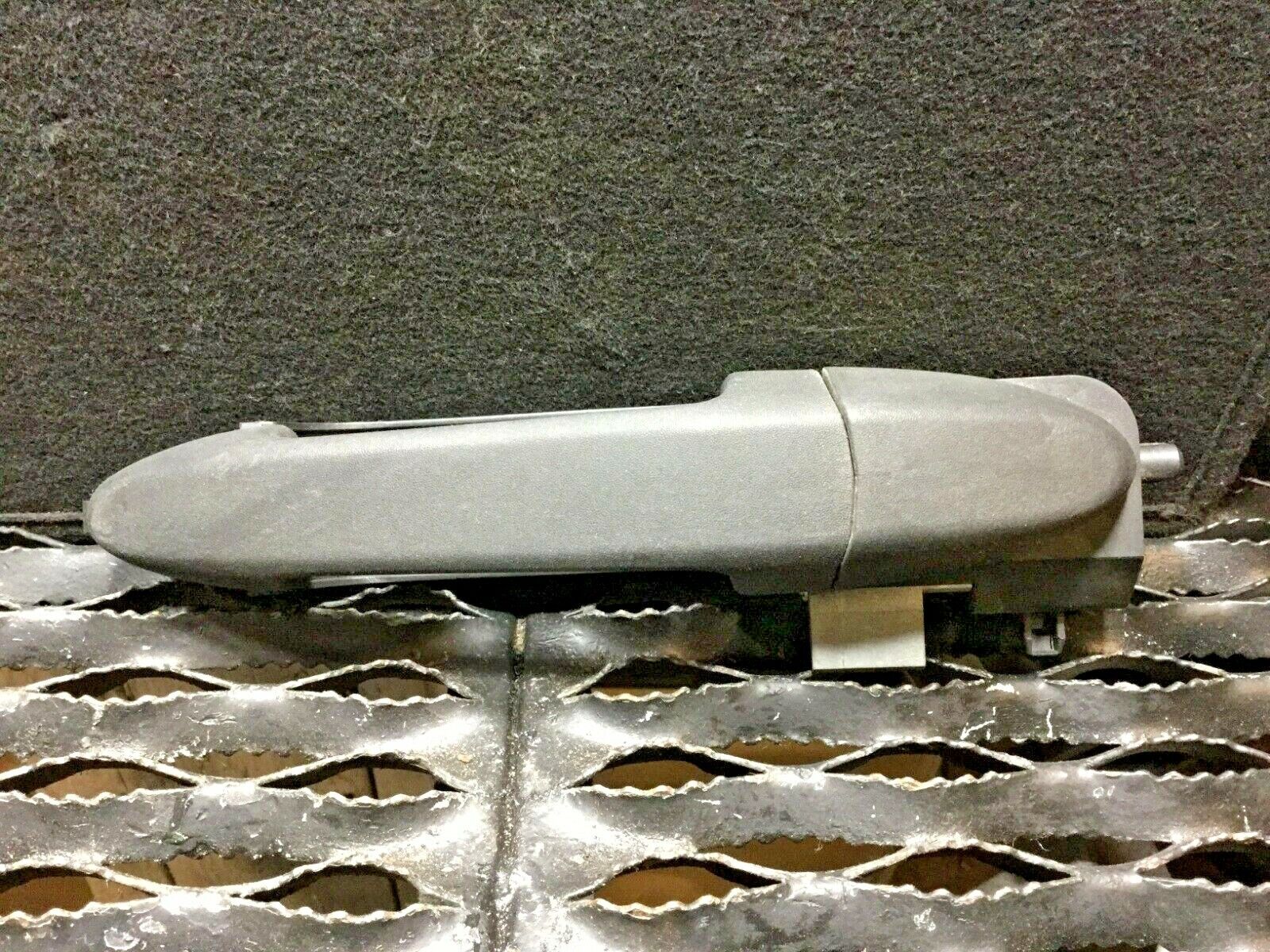 Genuine OEM Ford Escape Front Right Passenger Exterior Door Handle - Fits 2001-2007 Models - Perfect for Replacement & Car Repair Projects