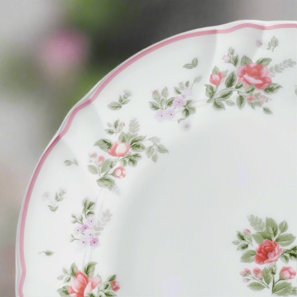 Stylish Set of 4 Ceramic Dinner Plates - Elegant Tableware for Family Meals, Dinner Parties & Home Decor