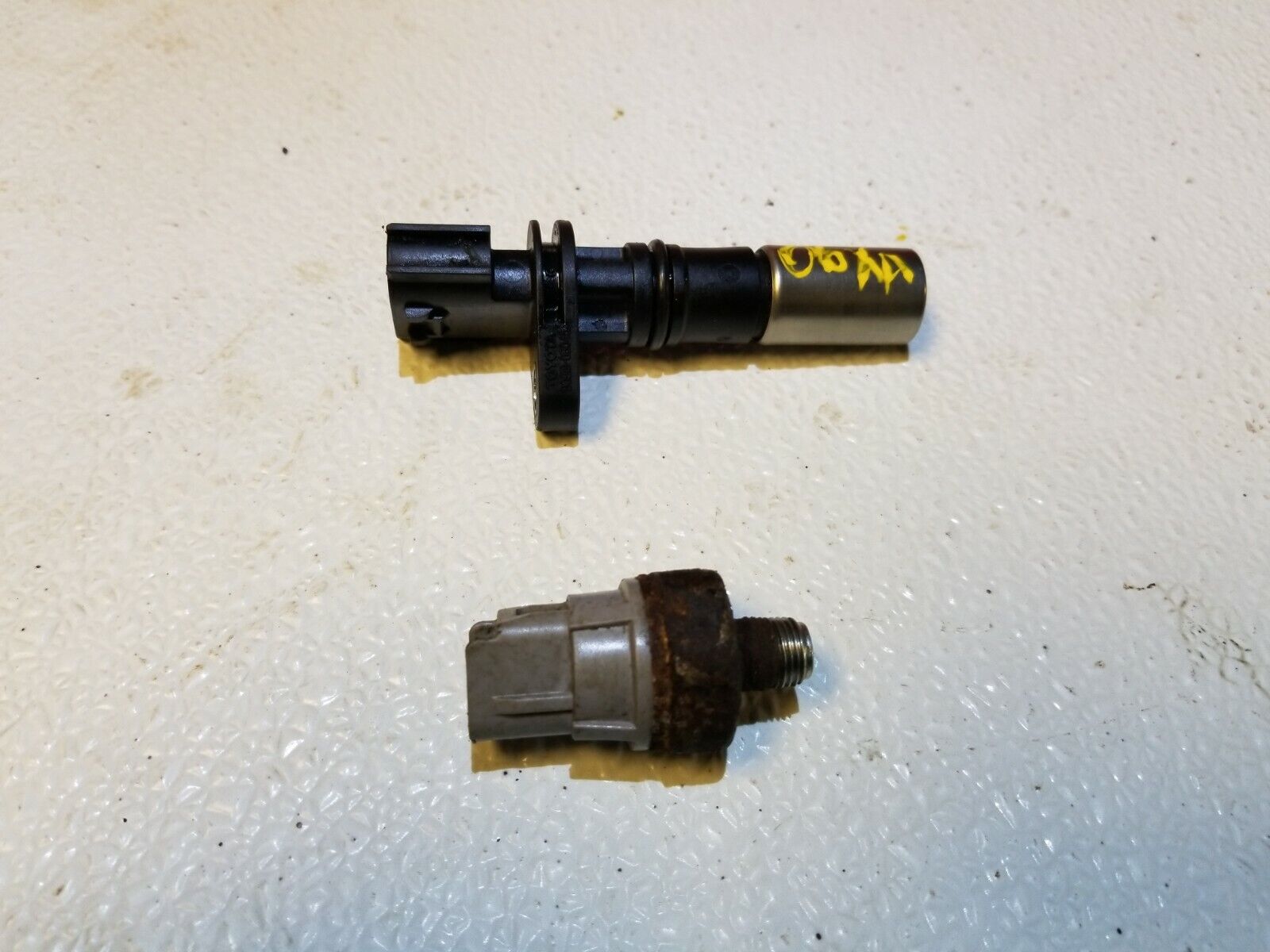 04 05 06 Scion XA 1.5L Engine Crankshaft Knock & Oil Pressure Sensor Set - OEM 3-Piece Replacement (1NZ-FXE) - Perfect for Engine Maintenance & Performance Tuning