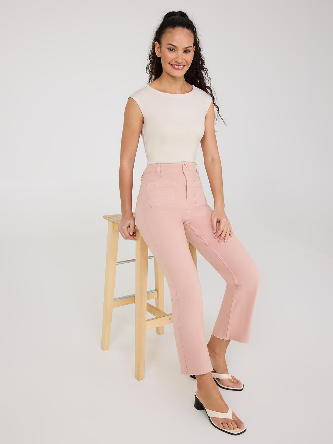 Raw Edge Cropped Straight Leg Jeans for Women - High Waist Distressed Denim Pants - Casual Streetwear & Everyday Wear