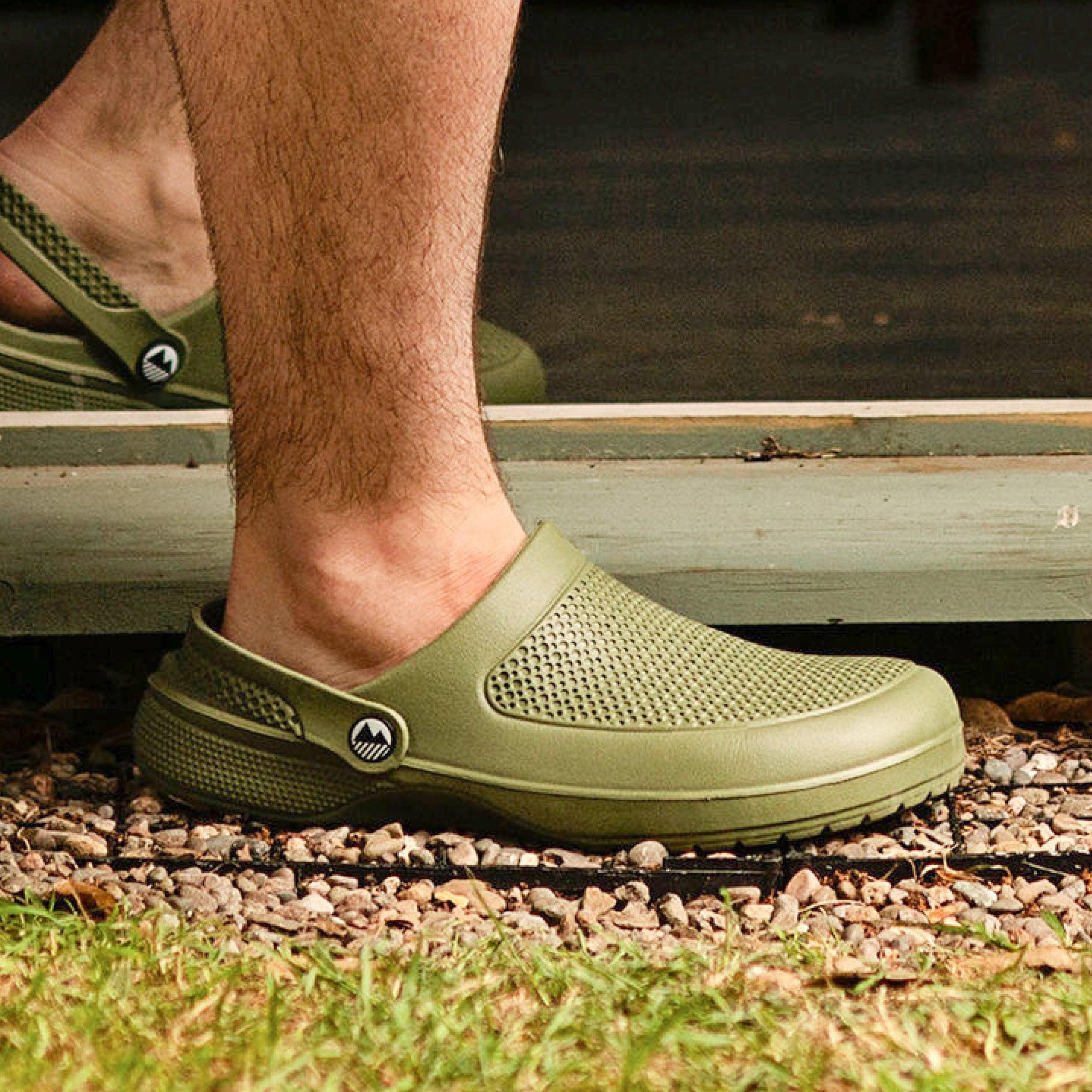 Men's Textured Garden Clogs - Comfortable Slip-Resistant Outdoor Shoes for Gardening, Yard Work & Beach Wear