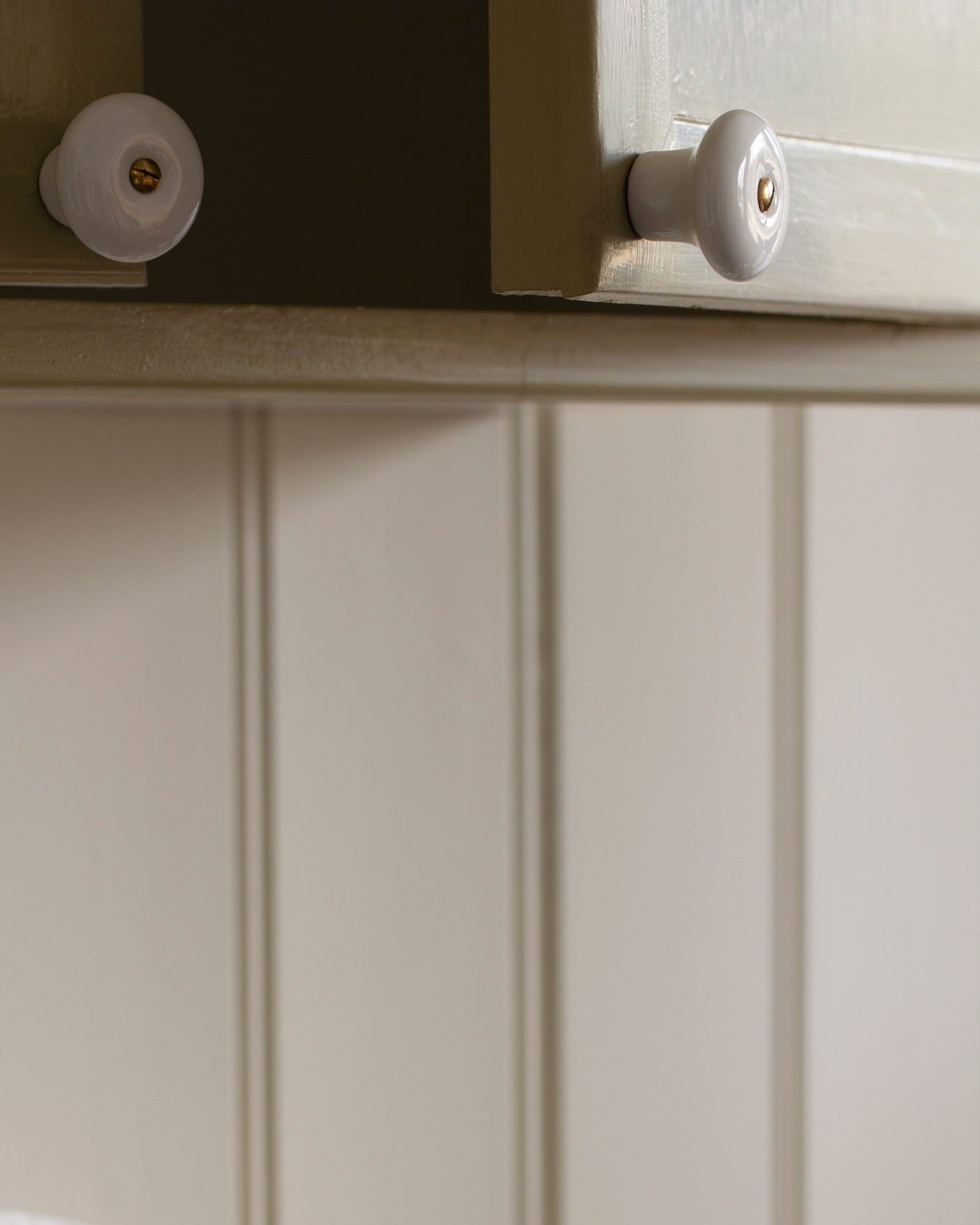 Knopp Porcelain Knob 36x28mm - Elegant Cabinet & Drawer Hardware for Home & Office Decor