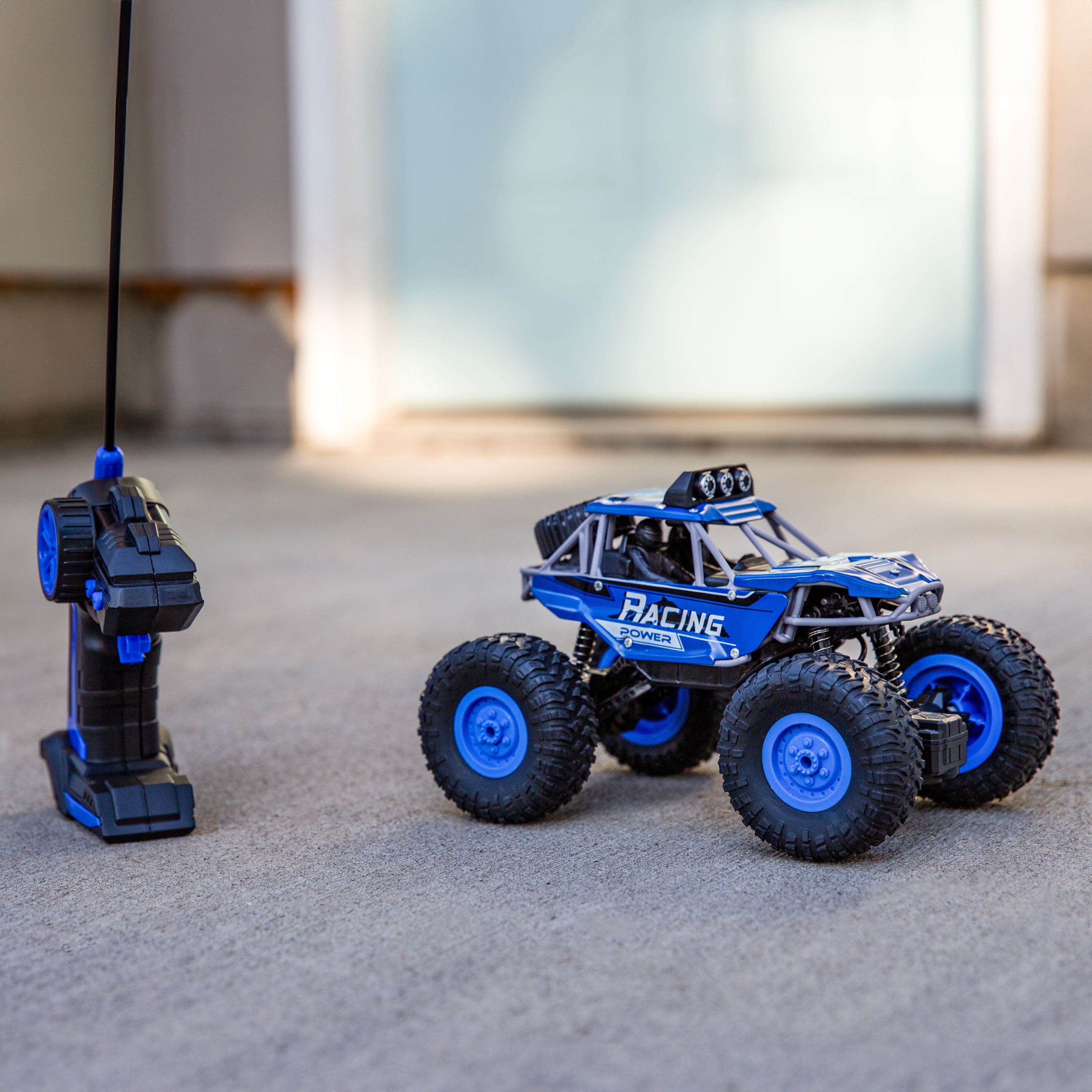Sunnydaze Monster Truck Remote Control Car for Kids - 1:16 Scale 4WD Off-Road RC Truck with 2.4GHz Wireless Remote - Perfect for Outdoor Play, Backyard Racing & Birthday Gifts