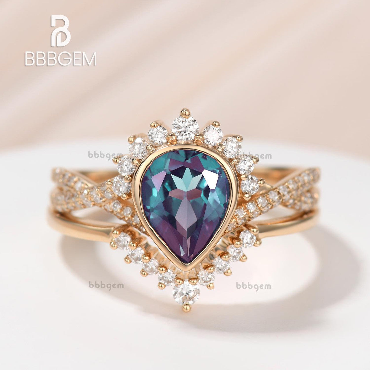 Vintage Pear Shaped Alexandrite Moissanite Engagement Ring Set - 14K Gold Wedding Band for Women, Unique Promise & Bridal Jewelry Gift for Anniversary, Proposal & Special Occasions