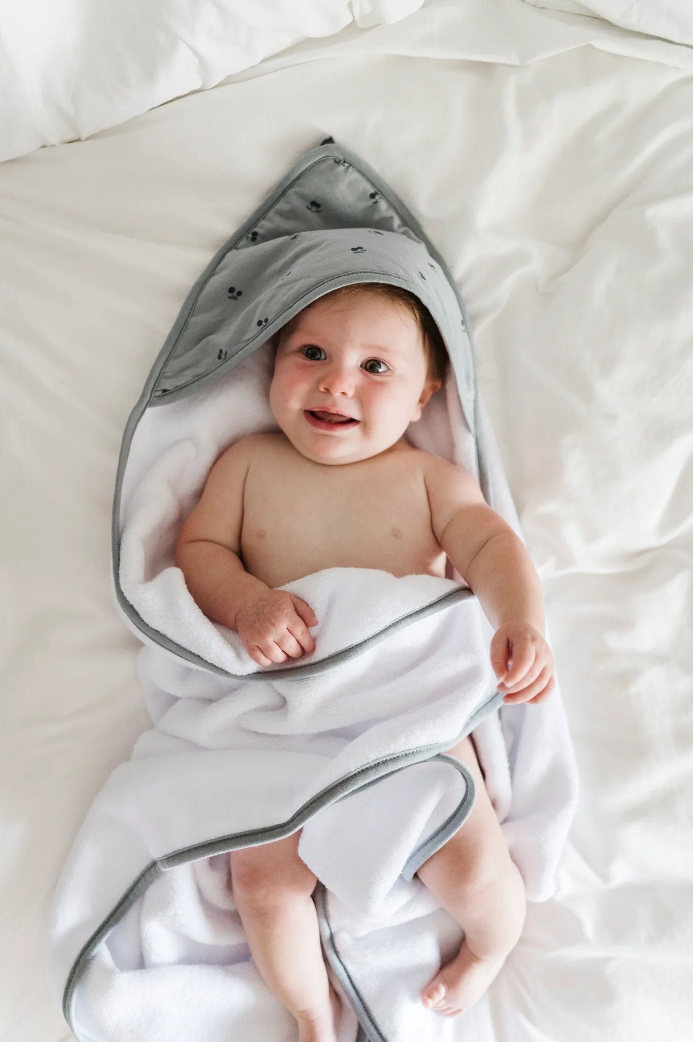 Elys & Co Premium Hooded Baby Towel with Washcloth Set - Soft & Absorbent for Newborns, Infants & Toddlers - Perfect for Bath Time, Swimming & Beach Outings