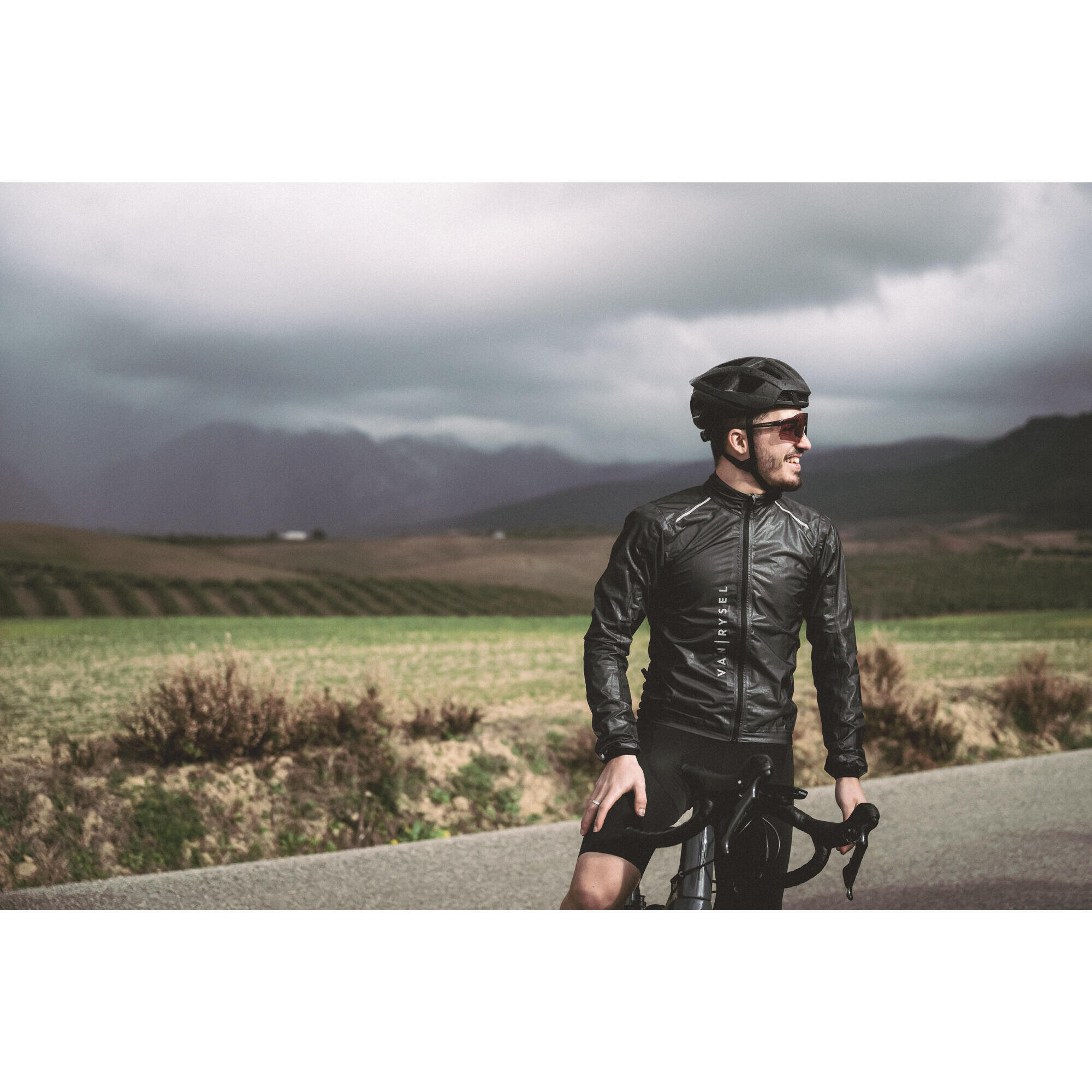 Van Rysel Men's Ultralight Waterproof Cycling Jacket - Breathable Windproof Bike Jacket for Outdoor Riding & Commuting - Perfect for Road Biking, Mountain Cycling & All-Weather Training