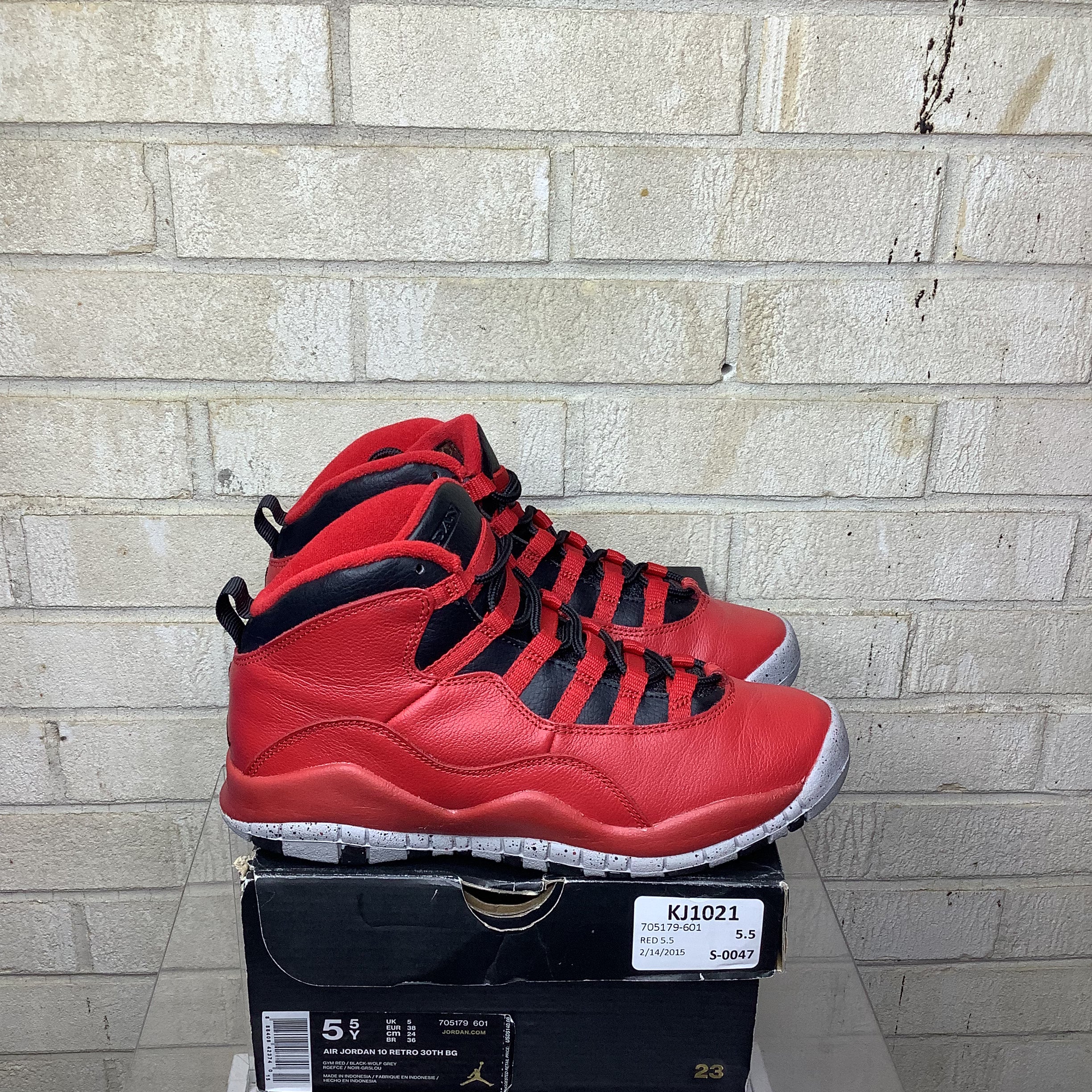 Air Jordan 10 Bulls Over Broadway Men's Basketball Shoes Size 5.5Y (705179-601) - Perfect for Streetwear, Sneaker Collecting & Basketball Games