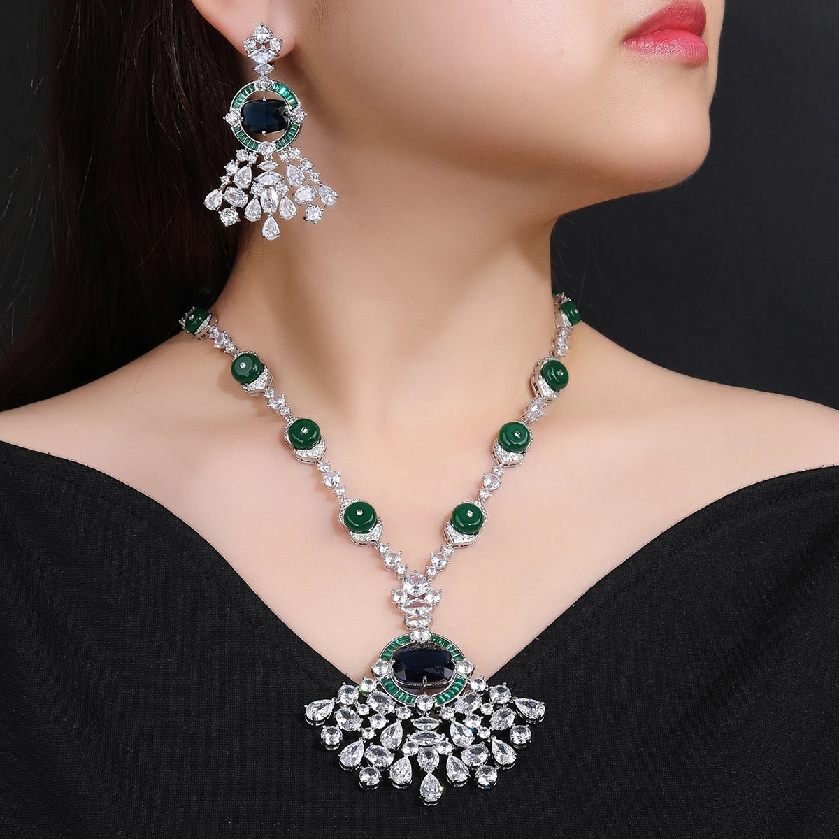 Elegant WaterDrop Cubic Zirconia Fan-Shaped Pendant Necklace & Earrings Set for Women - Luxury Party Jewelry Accessories - Perfect for Weddings, Prom, Evening Events and Special Occasions